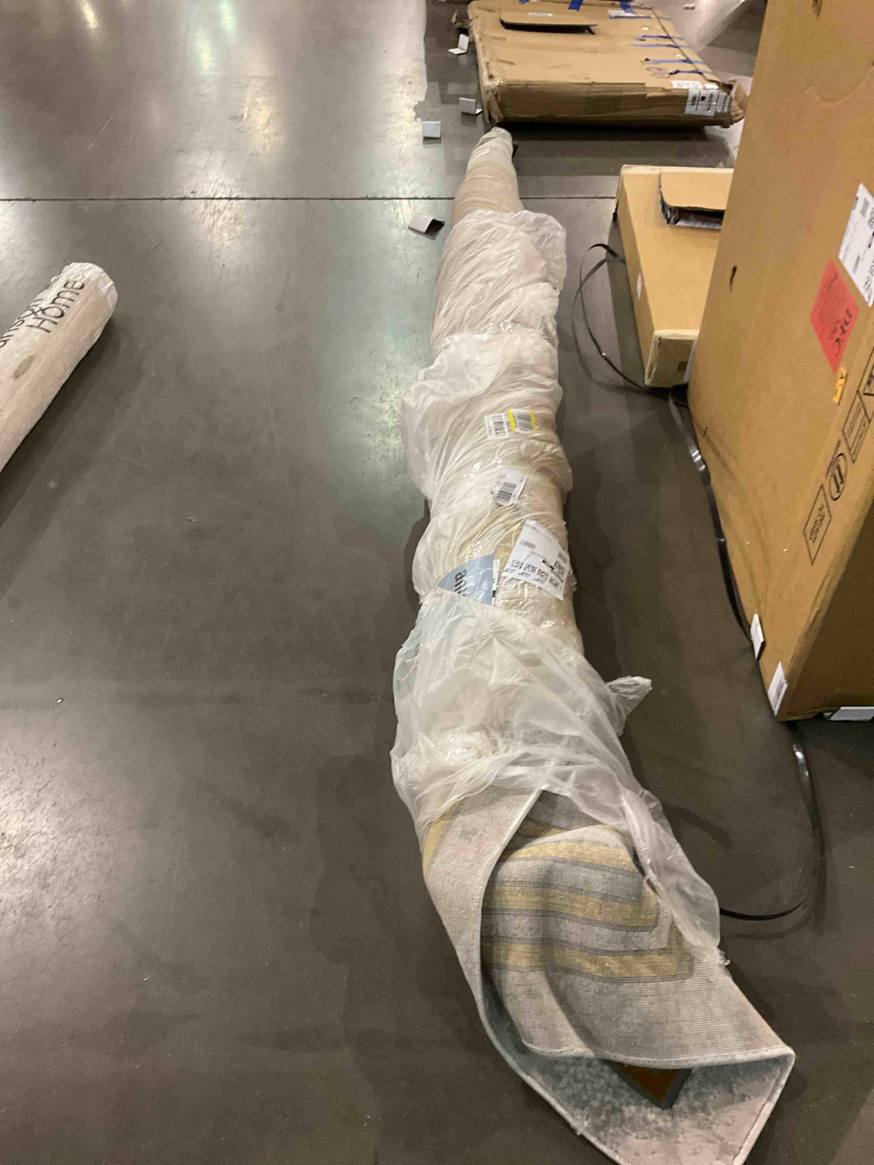 https://s3.amazonaws.com/lotting-images-prod/bidfta/PPE1973947_1742557768786.jpeg