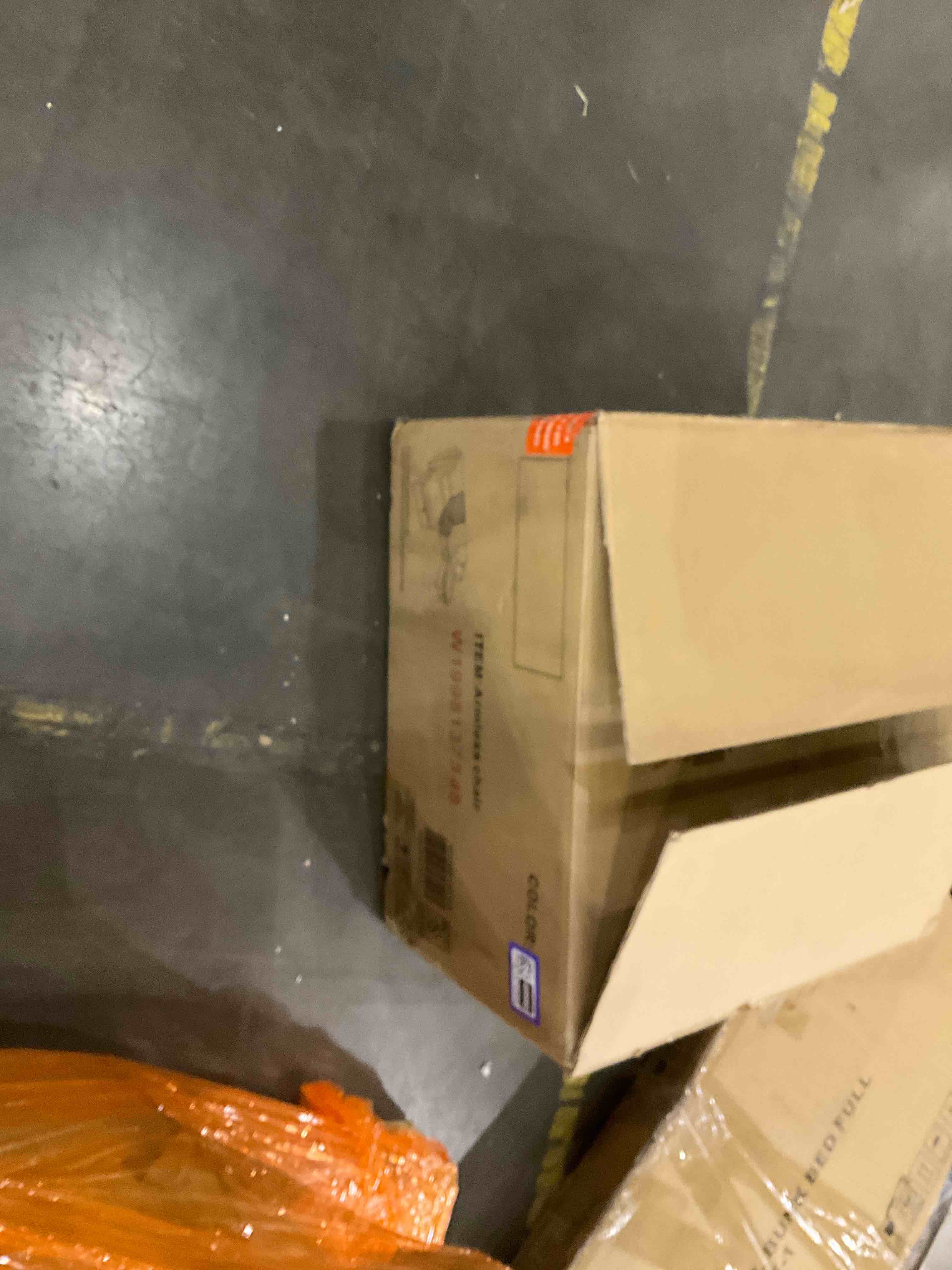 armless cushioned chair 