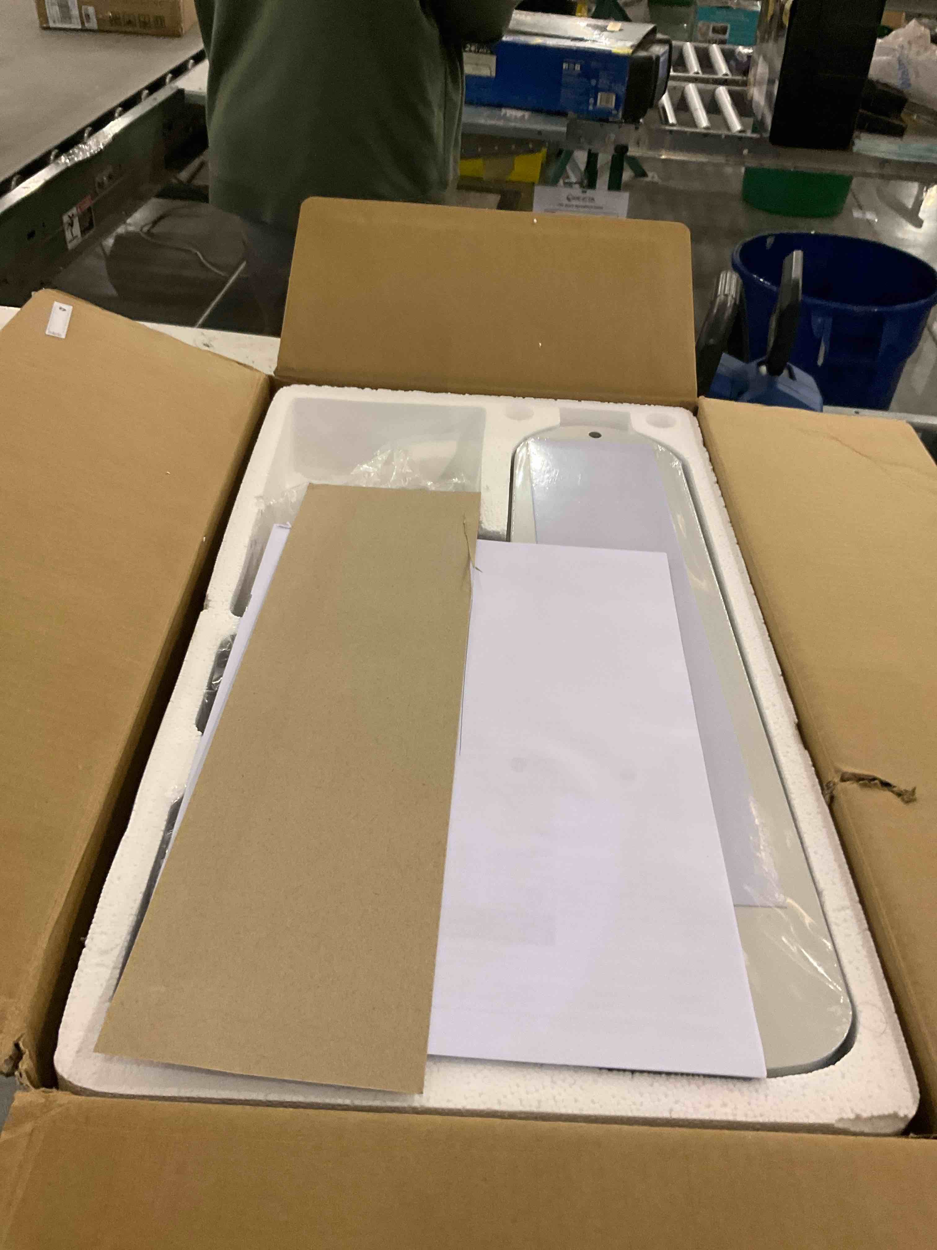 https://s3.amazonaws.com/lotting-images-prod/bidfta/PPE1975092_1741700734085.jpeg