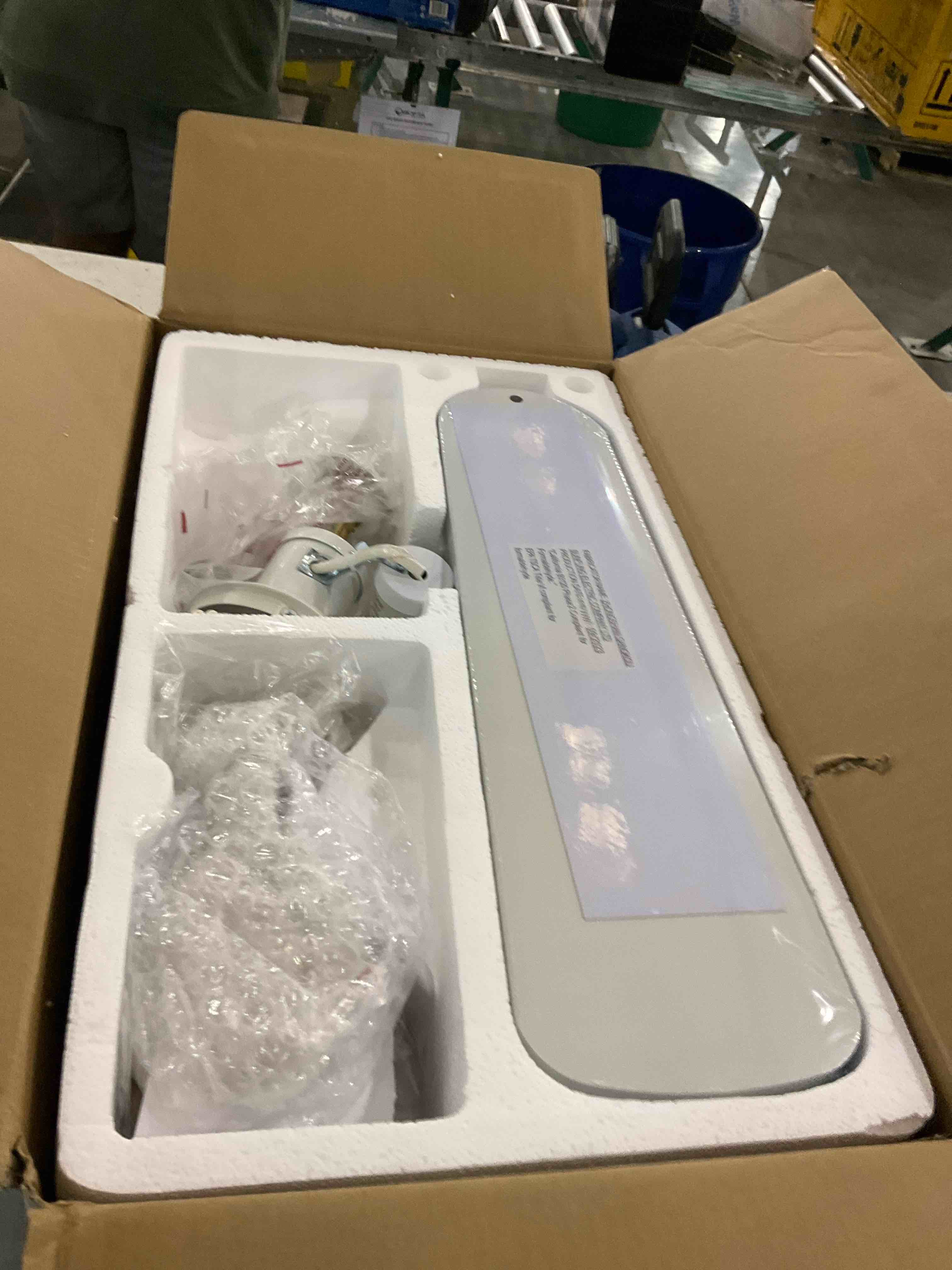 https://s3.amazonaws.com/lotting-images-prod/bidfta/PPE1975092_1741700738973.jpeg