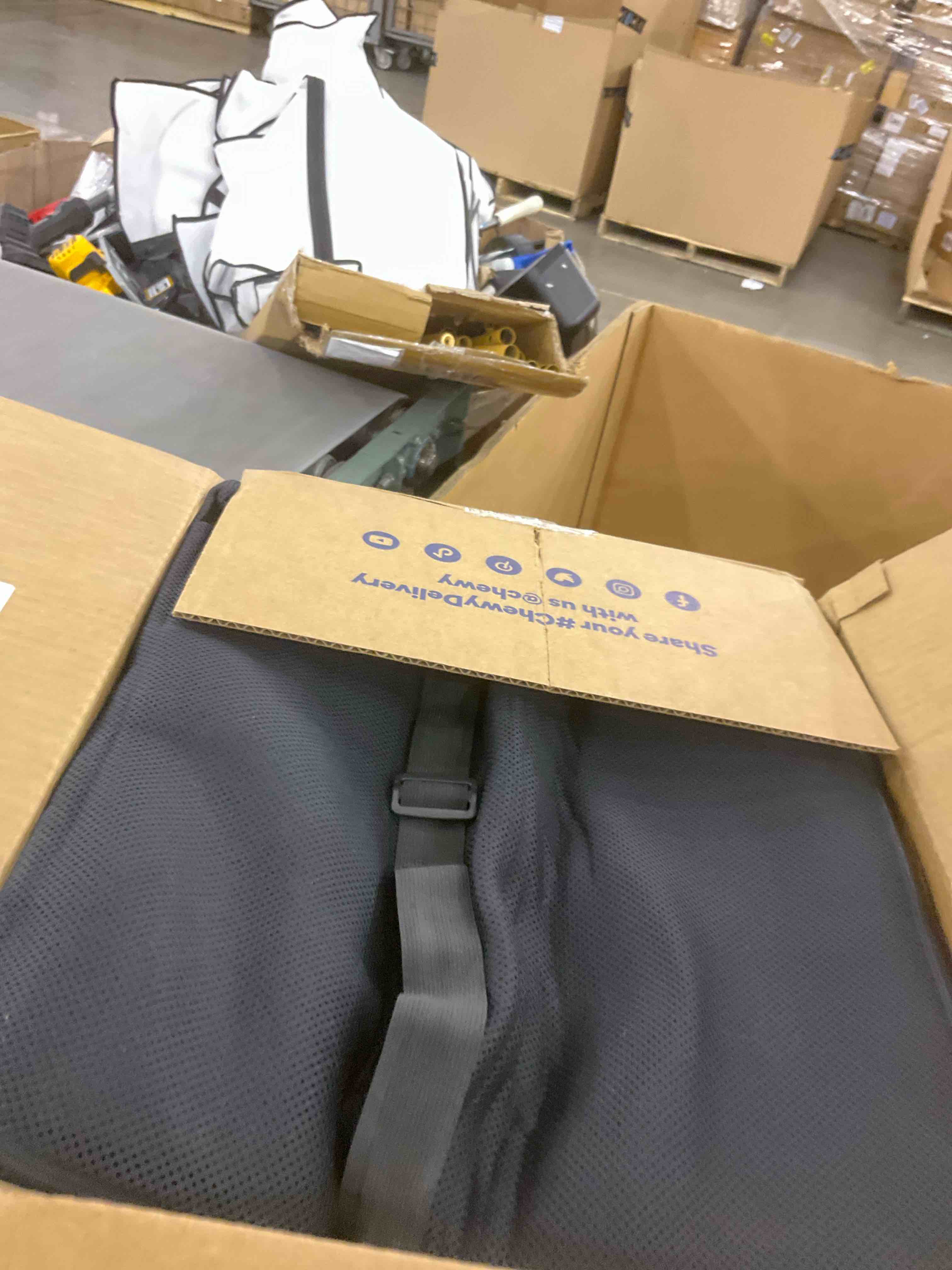 https://s3.amazonaws.com/lotting-images-prod/bidfta/PPE1978251_1741350635230.jpeg