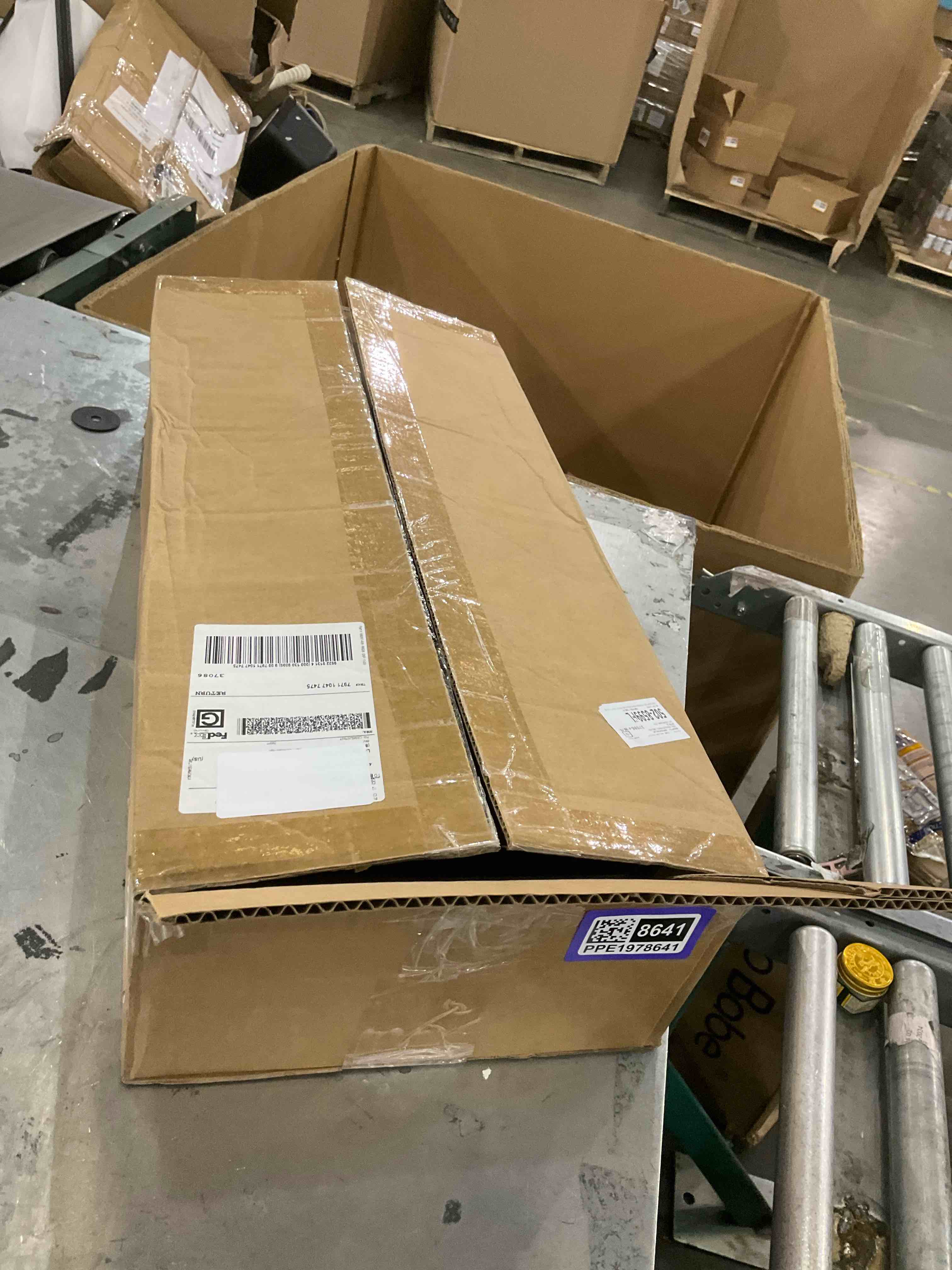 https://s3.amazonaws.com/lotting-images-prod/bidfta/PPE1978641_1741614147749.jpeg