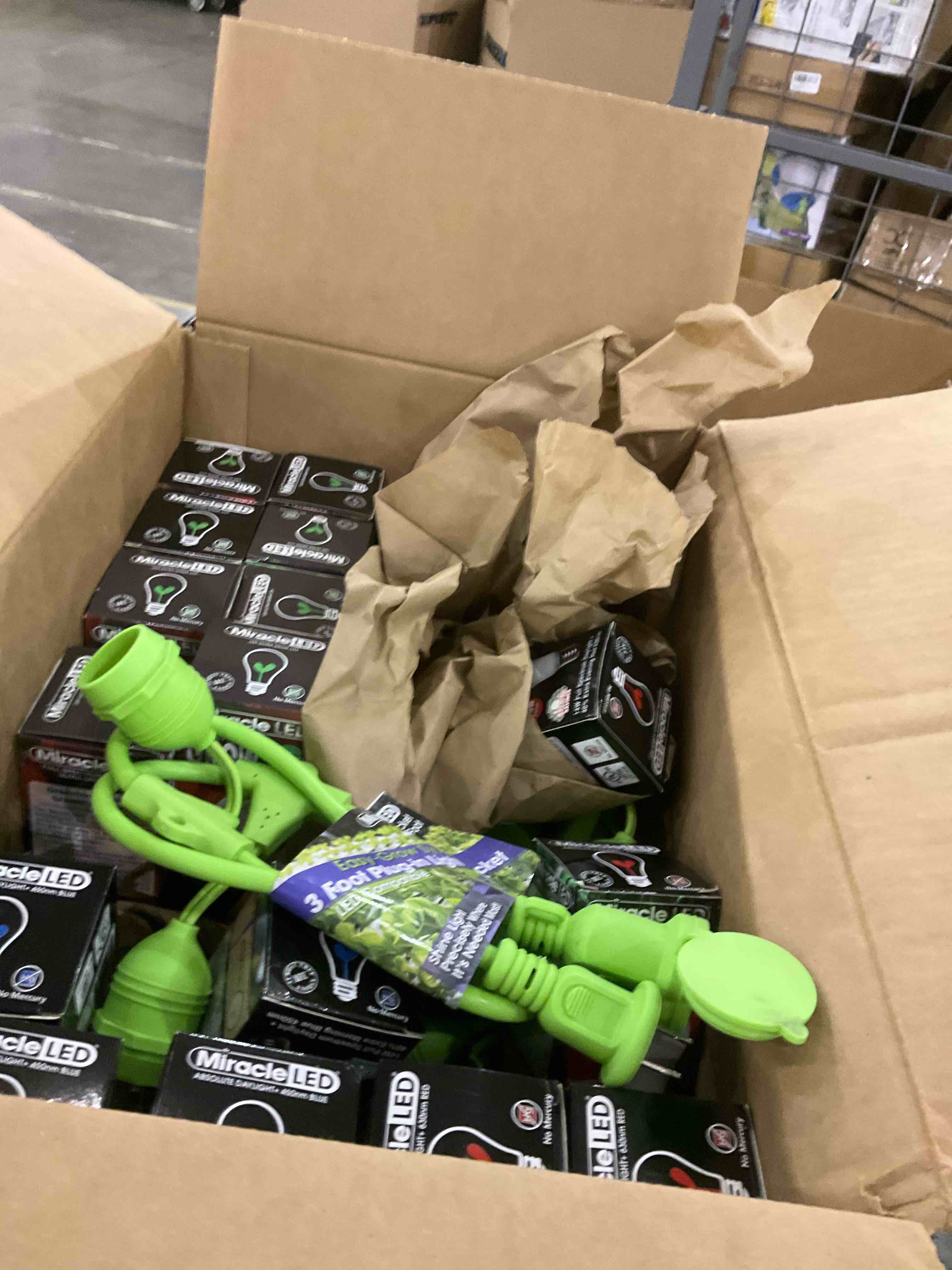 https://s3.amazonaws.com/lotting-images-prod/bidfta/PPE1978882_1741693644077.jpeg