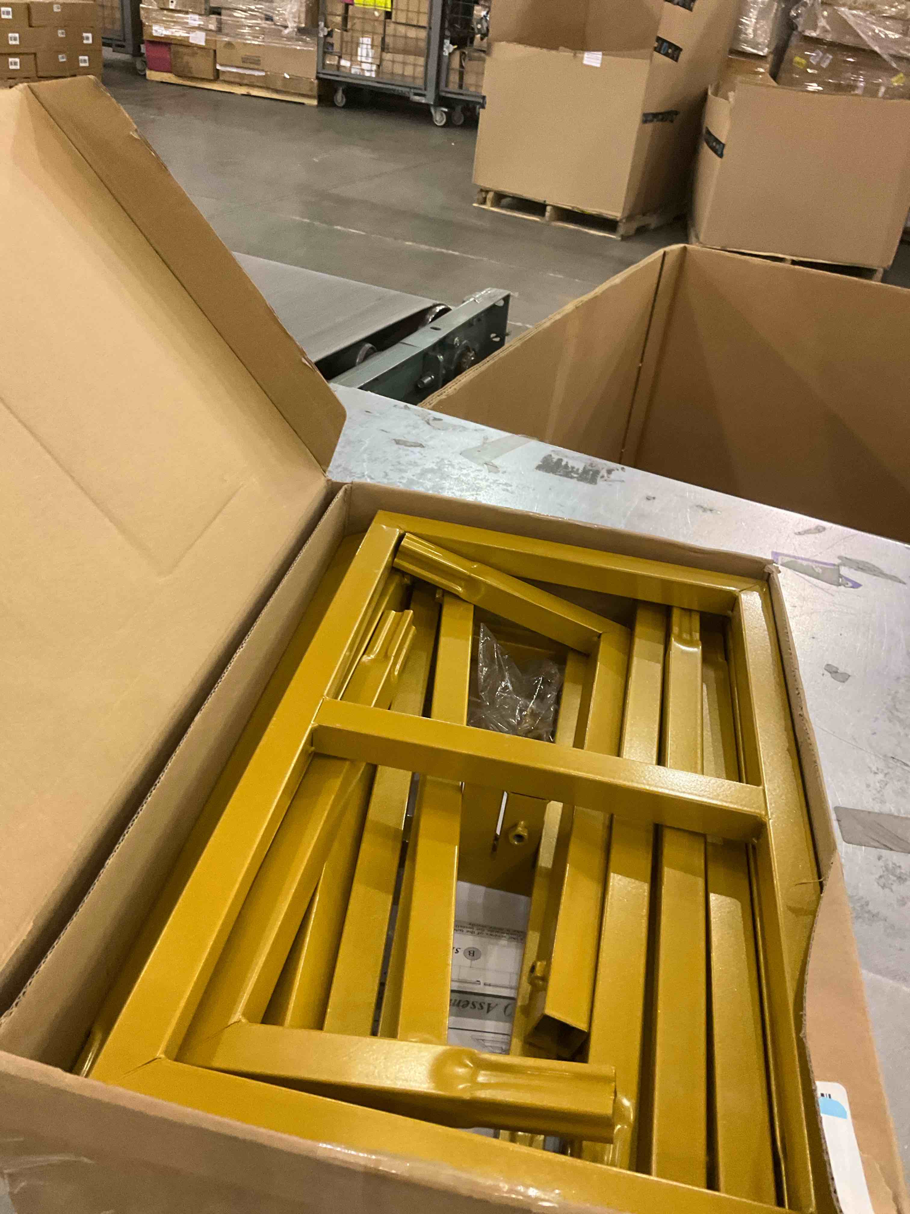 https://s3.amazonaws.com/lotting-images-prod/bidfta/PPE1978997_1741700015523.jpeg