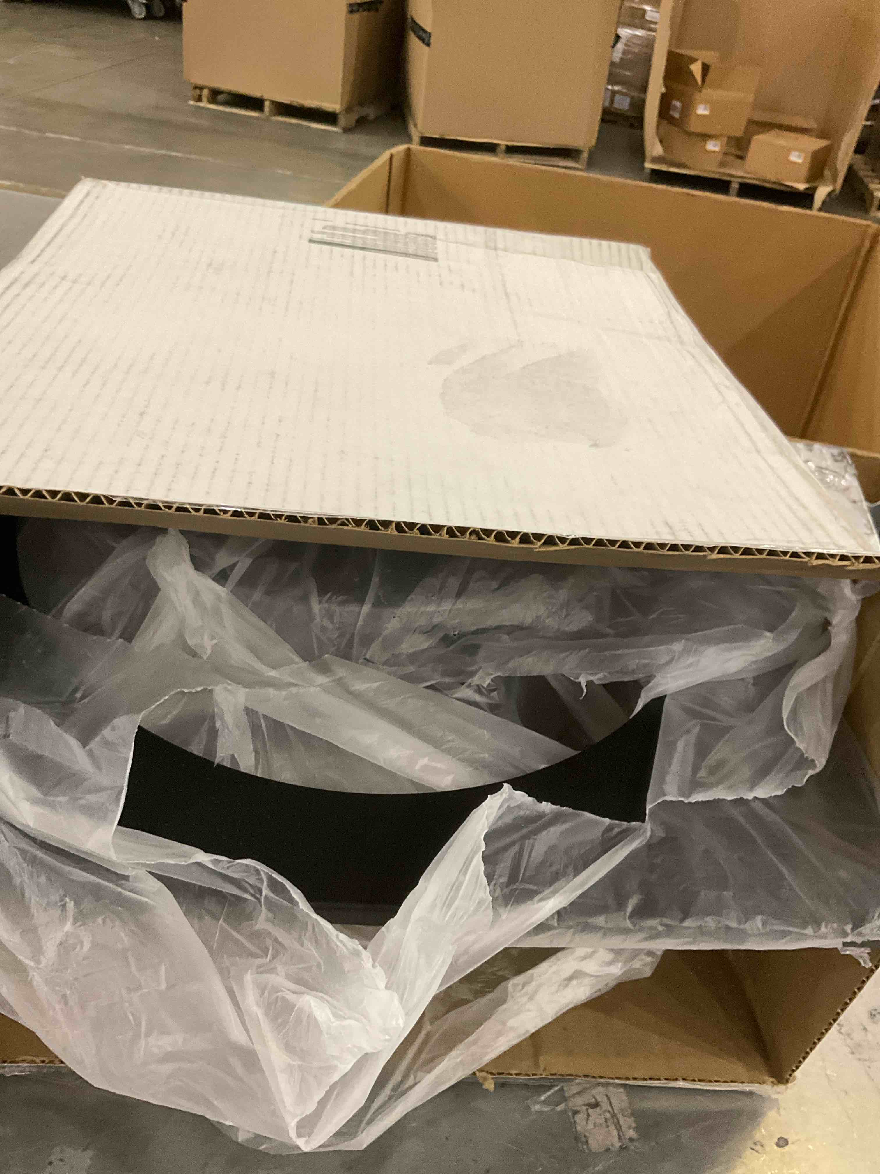 https://s3.amazonaws.com/lotting-images-prod/bidfta/PPE1979058_1741706692925.jpeg
