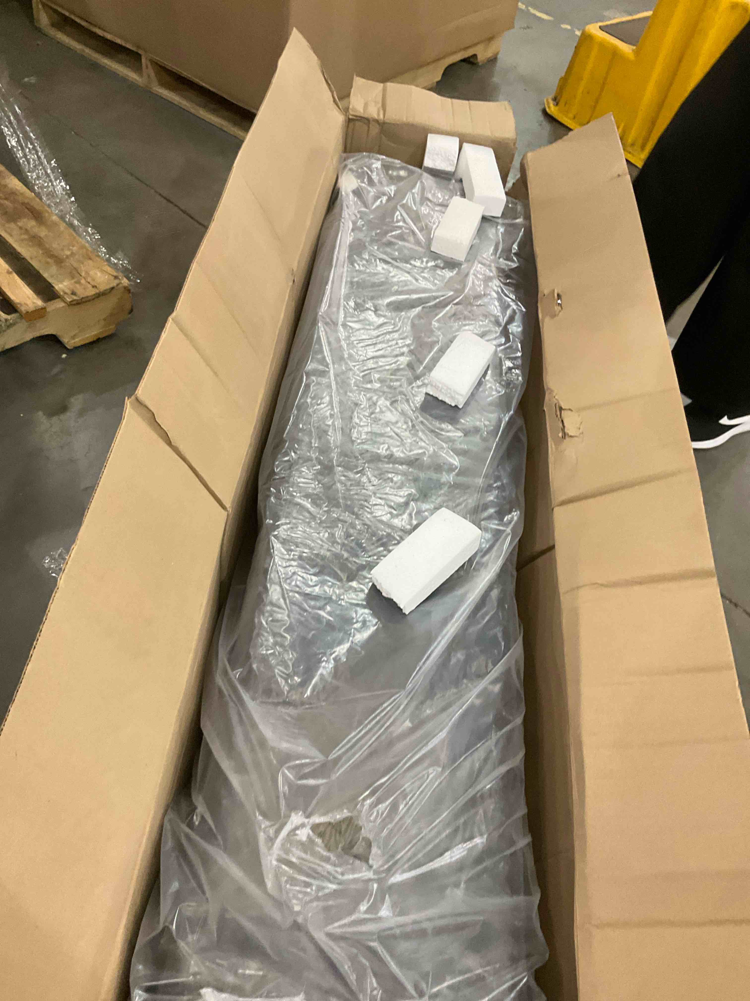 https://s3.amazonaws.com/lotting-images-prod/bidfta/PPE1979102_1741713824366.jpeg