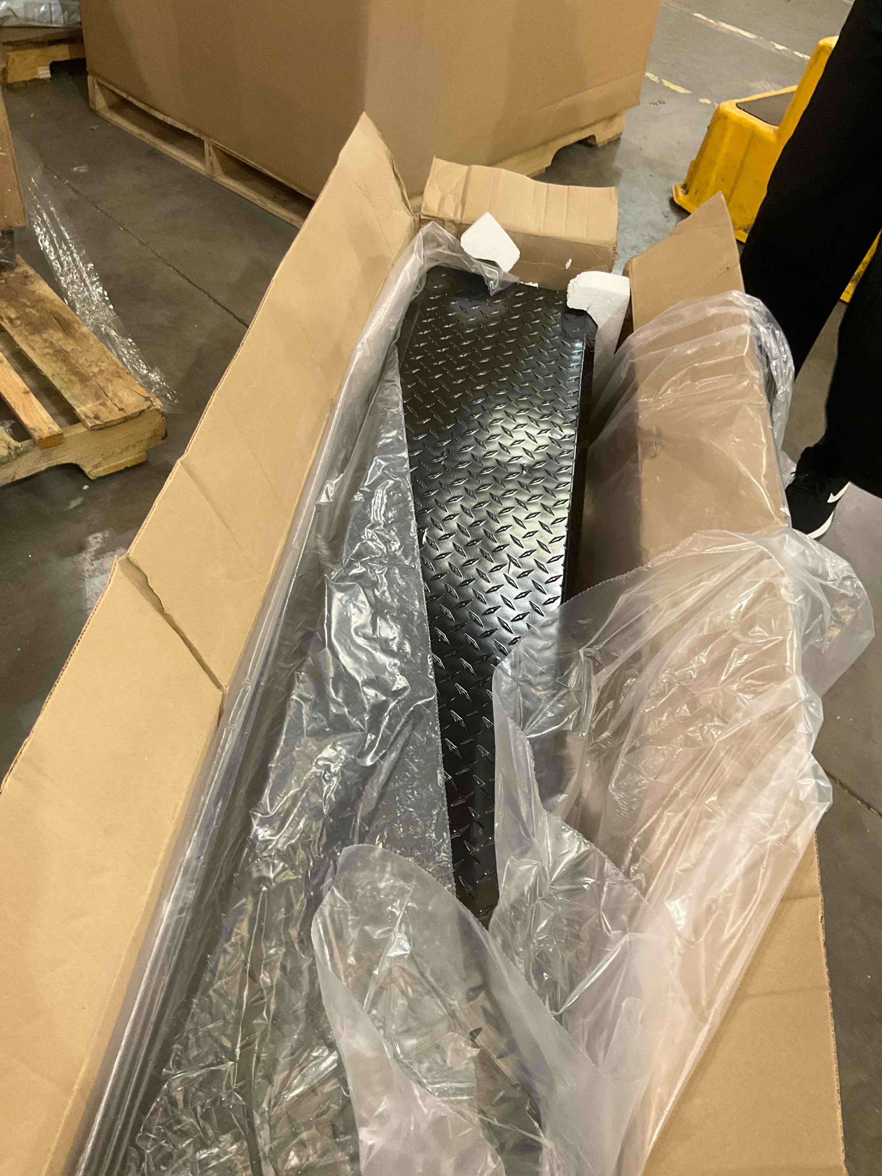 https://s3.amazonaws.com/lotting-images-prod/bidfta/PPE1979102_1741713835029.jpeg