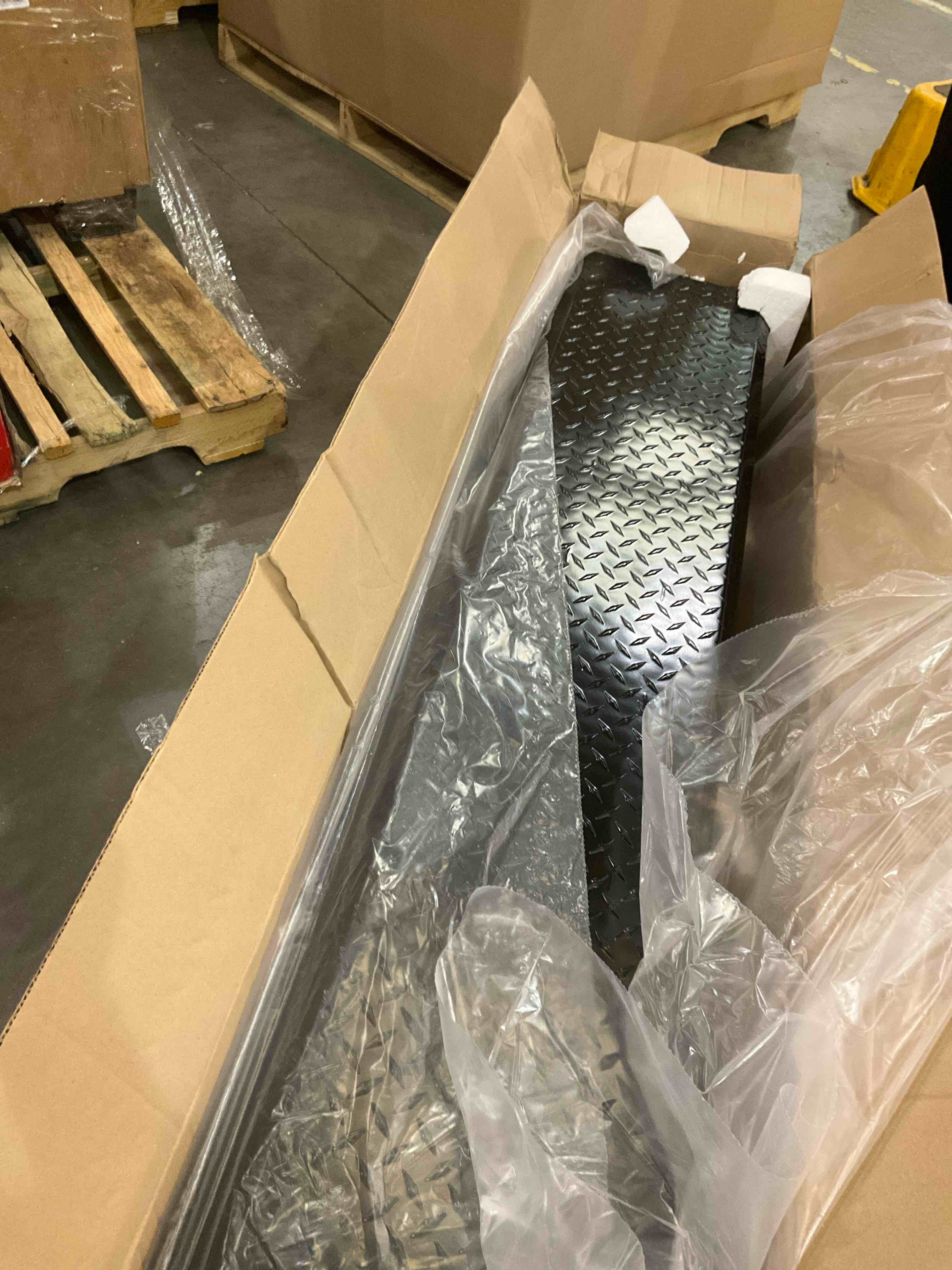 https://s3.amazonaws.com/lotting-images-prod/bidfta/PPE1979102_1741713836464.jpeg