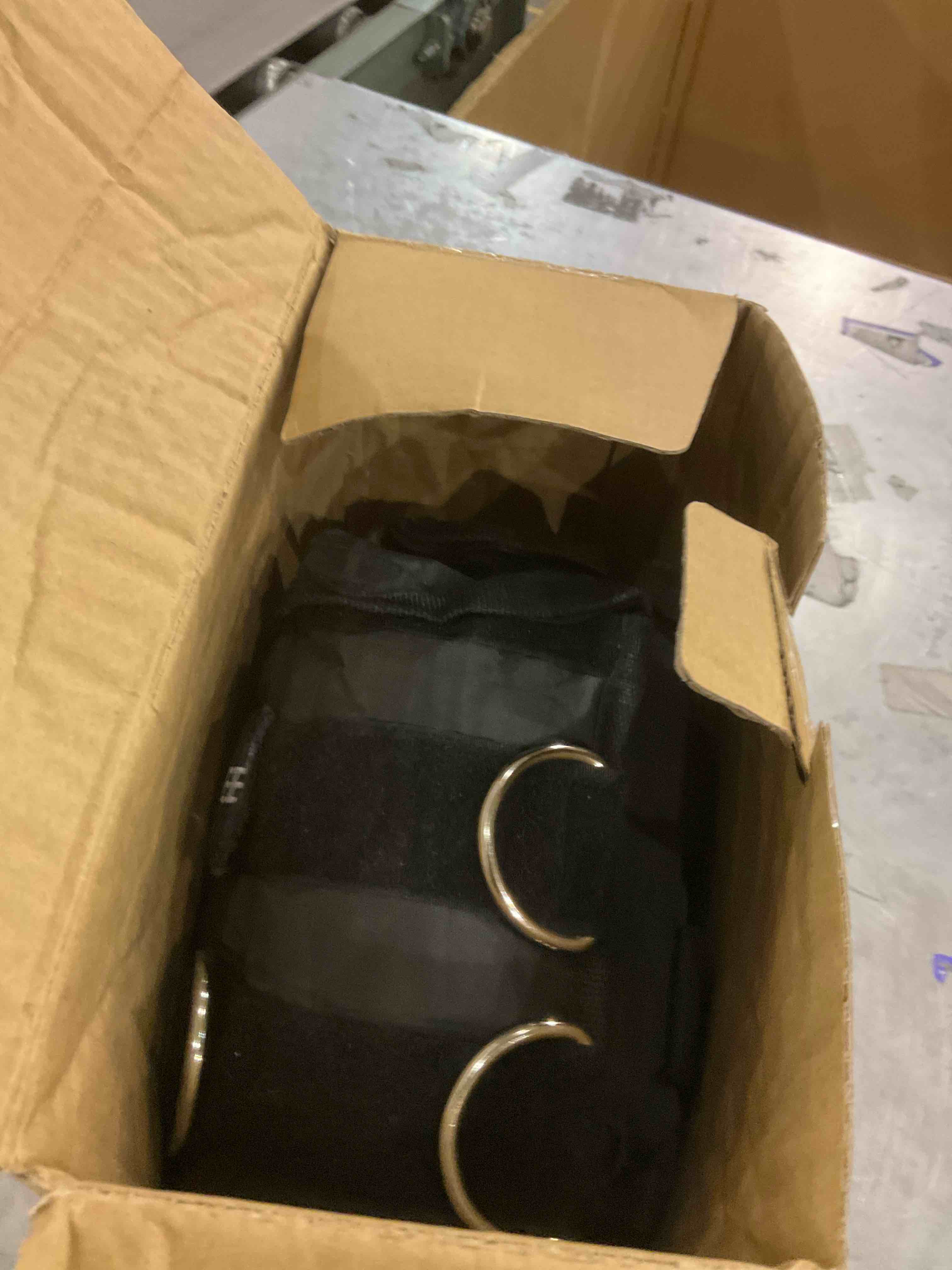 https://s3.amazonaws.com/lotting-images-prod/bidfta/PPE1979146_1741777748408.jpeg