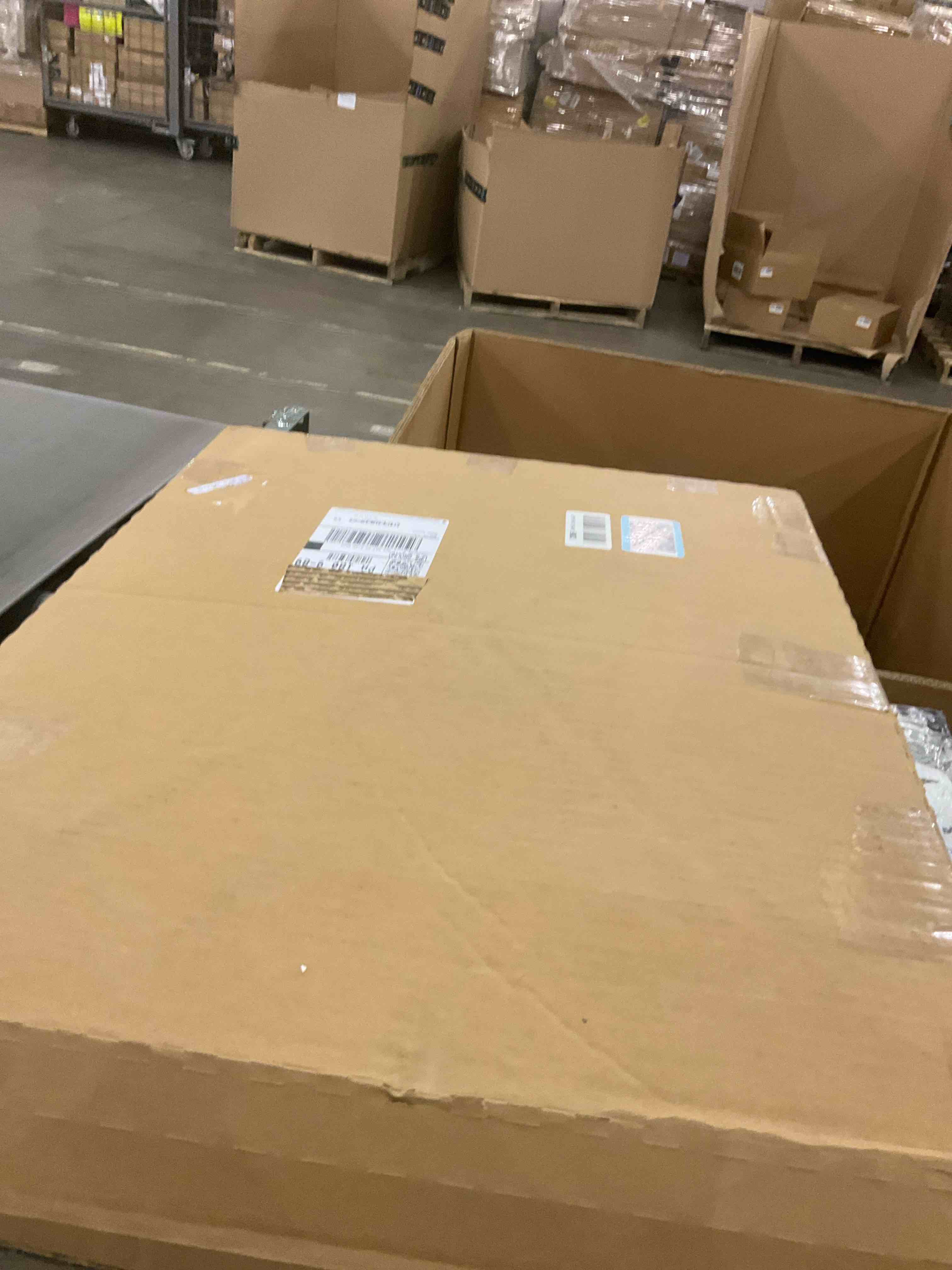 https://s3.amazonaws.com/lotting-images-prod/bidfta/PPE1980951_1742304006413.jpeg