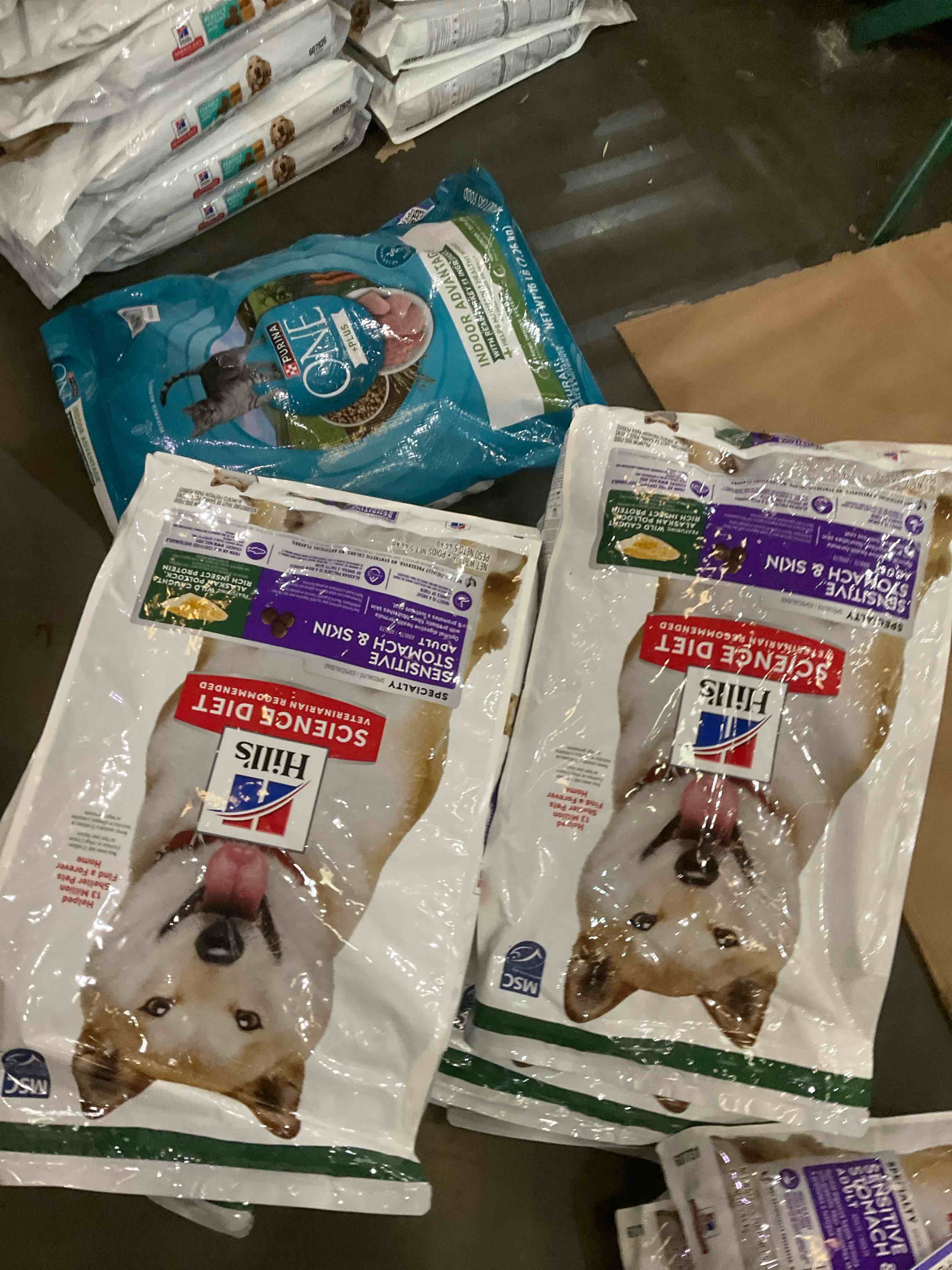 Hill's Science Diet Sensitive Stomach & Skin, Adult 1-6, Stomach & Skin Sensitivity Support, Dry Dog Food, Pollock, Barley, & Insect Recipe, 12 lb Bag