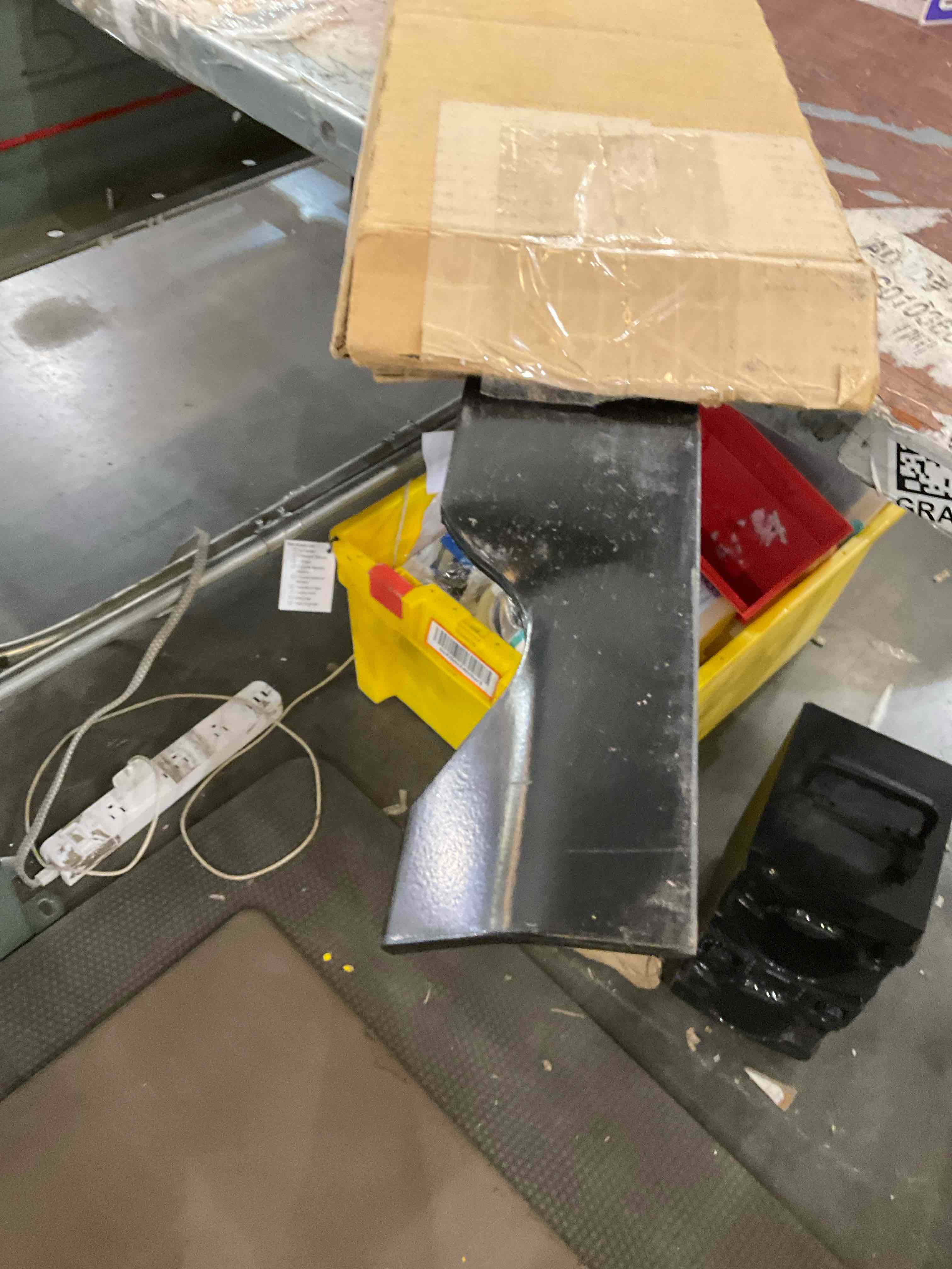 https://s3.amazonaws.com/lotting-images-prod/bidfta/PPE1982962_1741805789425.jpeg