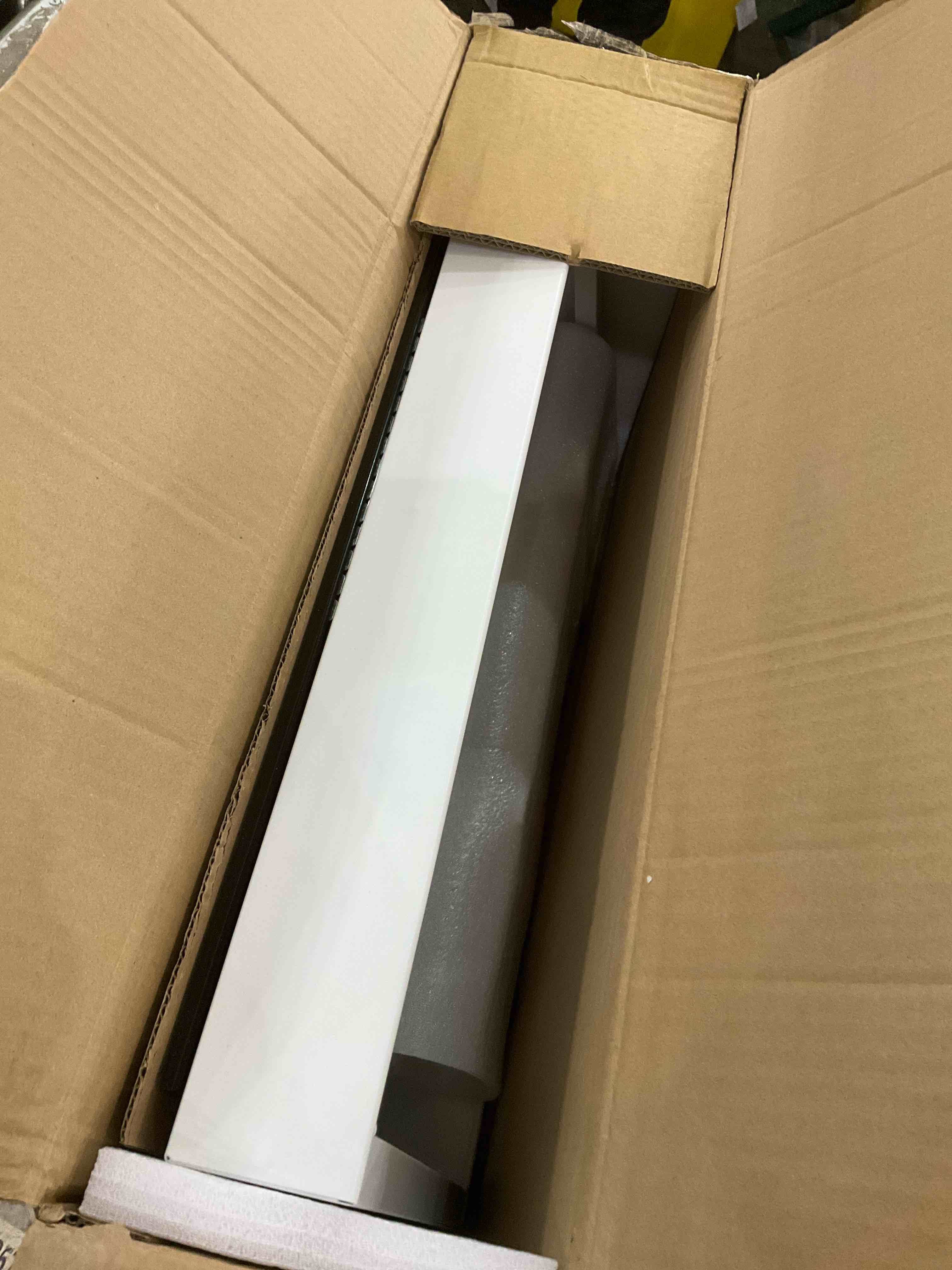 https://s3.amazonaws.com/lotting-images-prod/bidfta/PPE1983111_1741877214442.jpeg