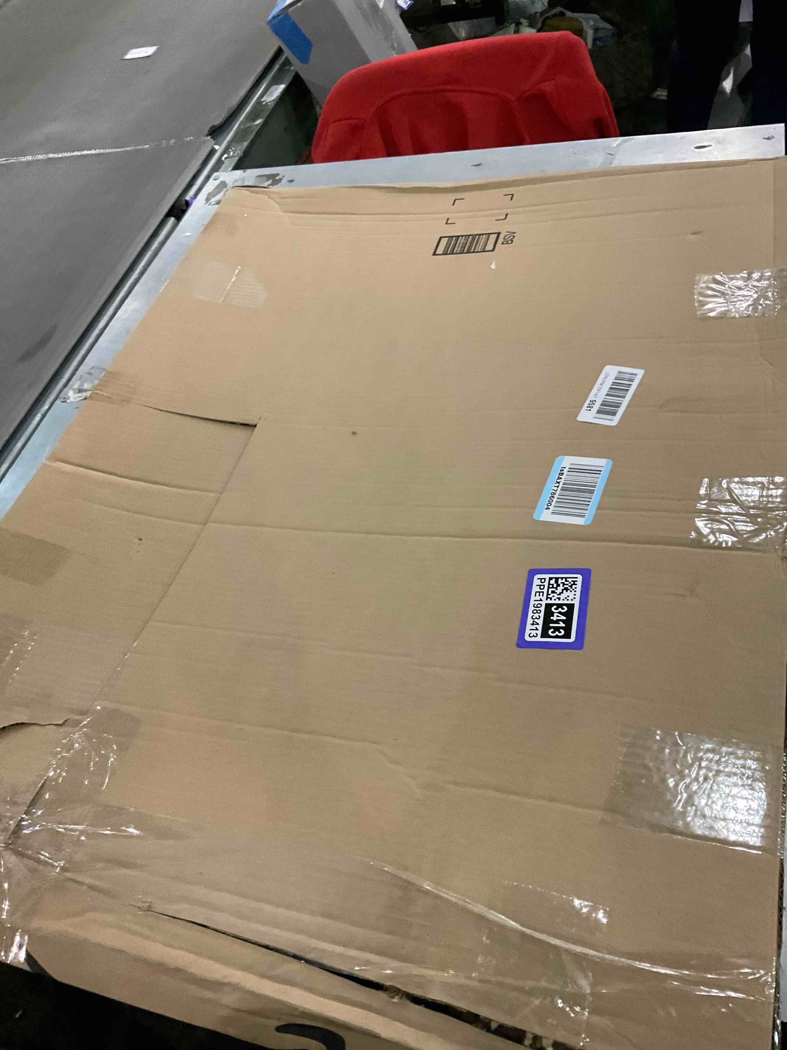 https://s3.amazonaws.com/lotting-images-prod/bidfta/PPE1983413_1741955114909.jpeg