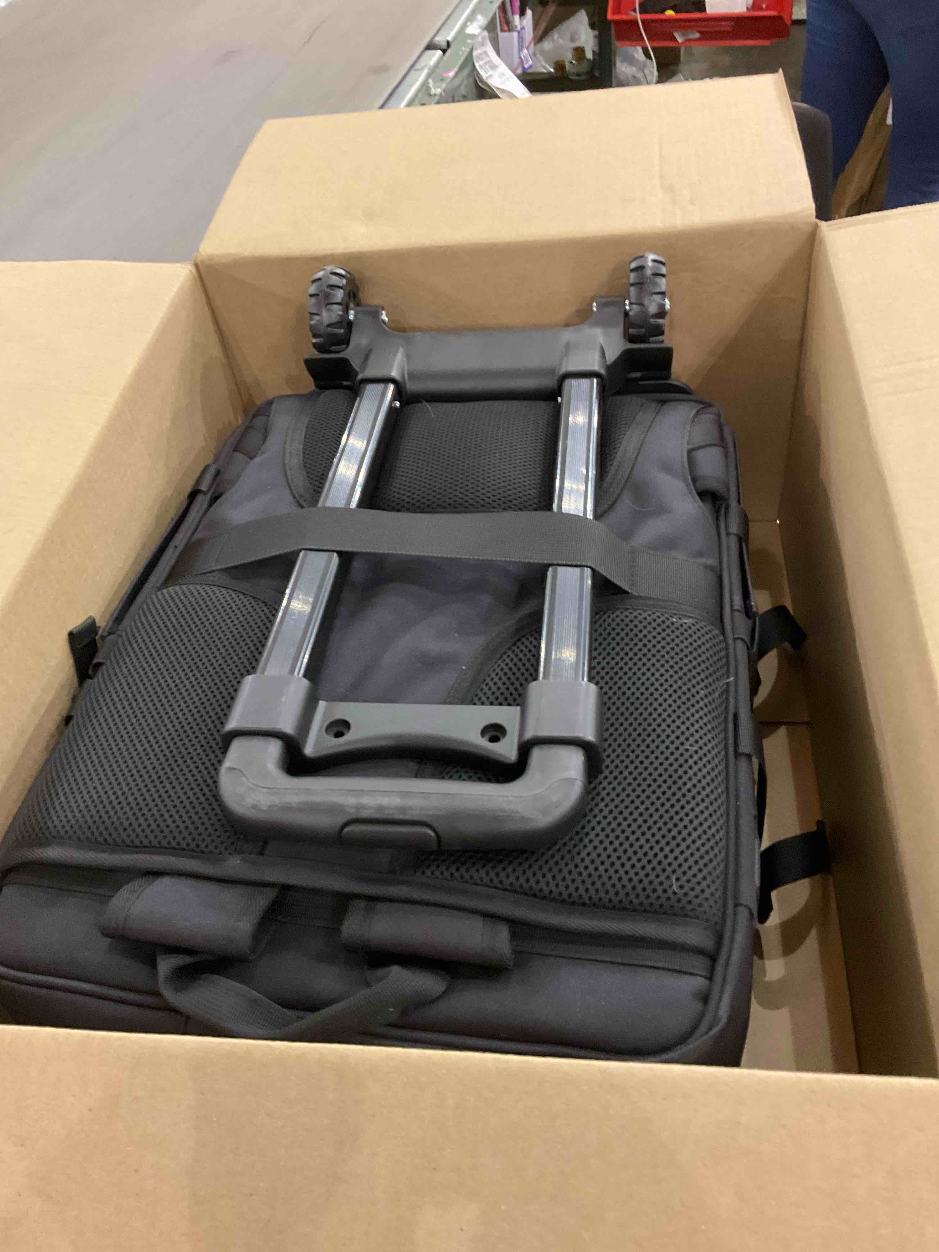 https://s3.amazonaws.com/lotting-images-prod/bidfta/PPE1983760_1741973013619.jpeg
