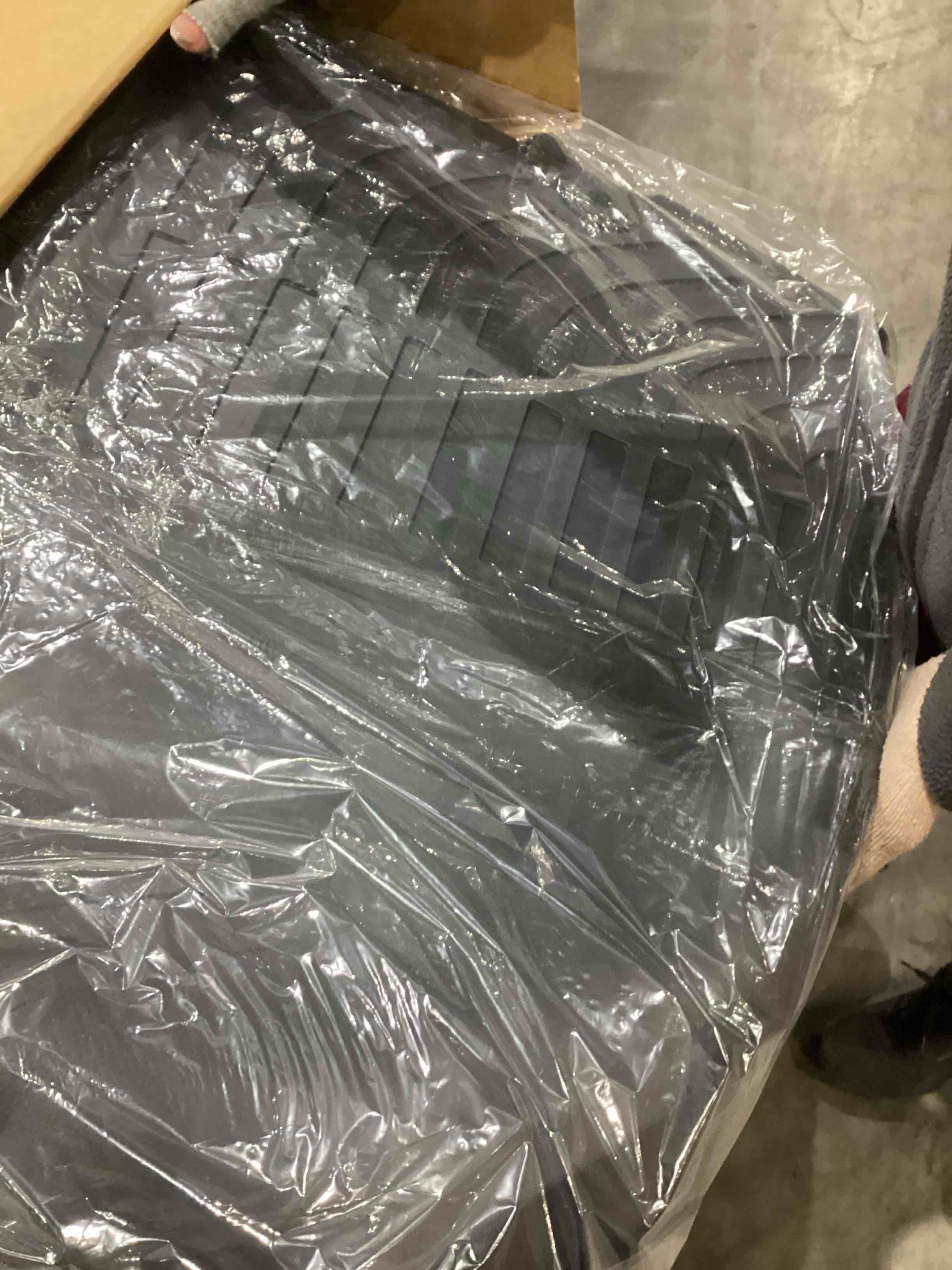 https://s3.amazonaws.com/lotting-images-prod/bidfta/PPE2029872_1742226176066.jpeg