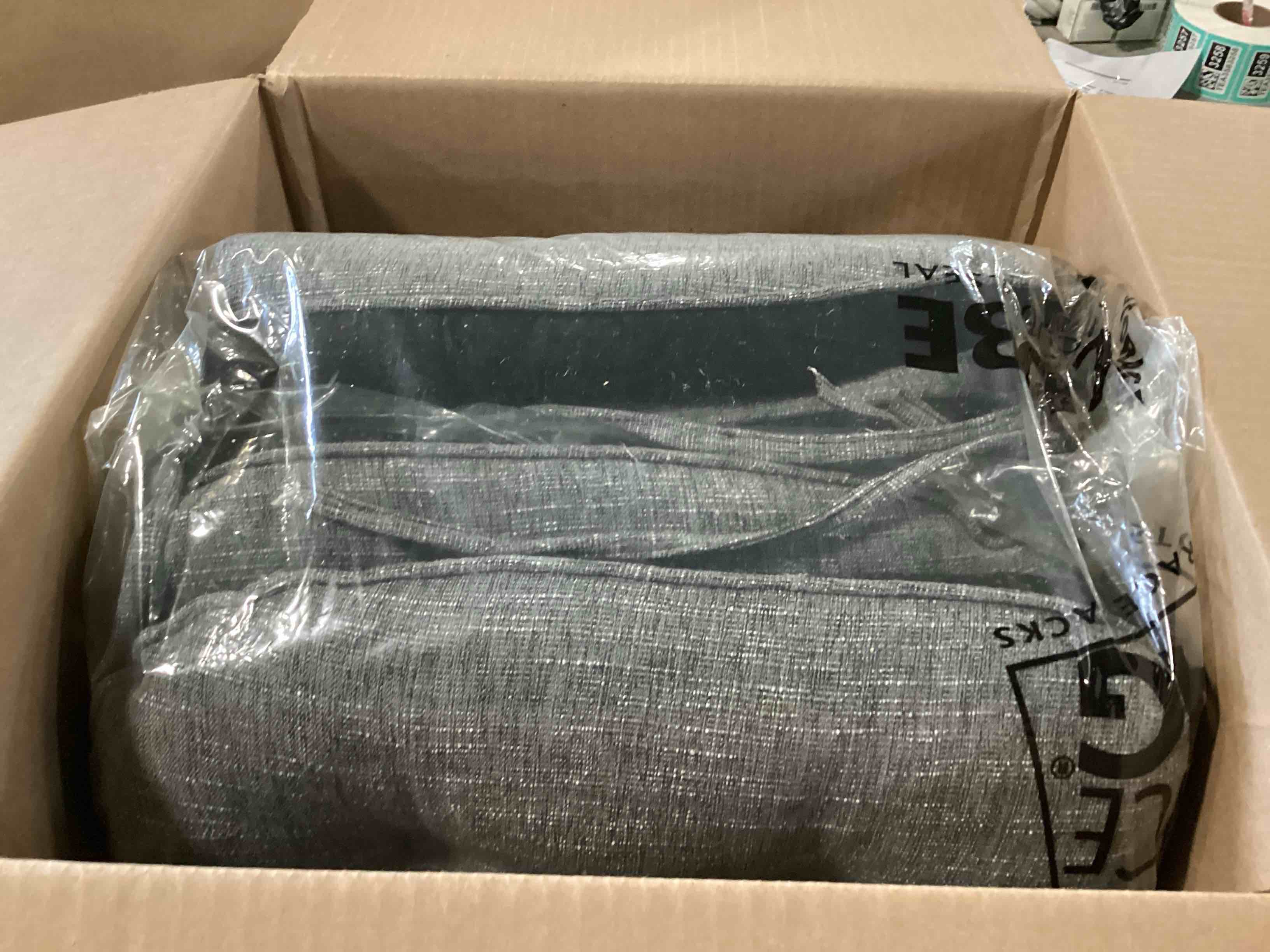 https://s3.amazonaws.com/lotting-images-prod/bidfta/PPE2034917_1746034581166.jpeg