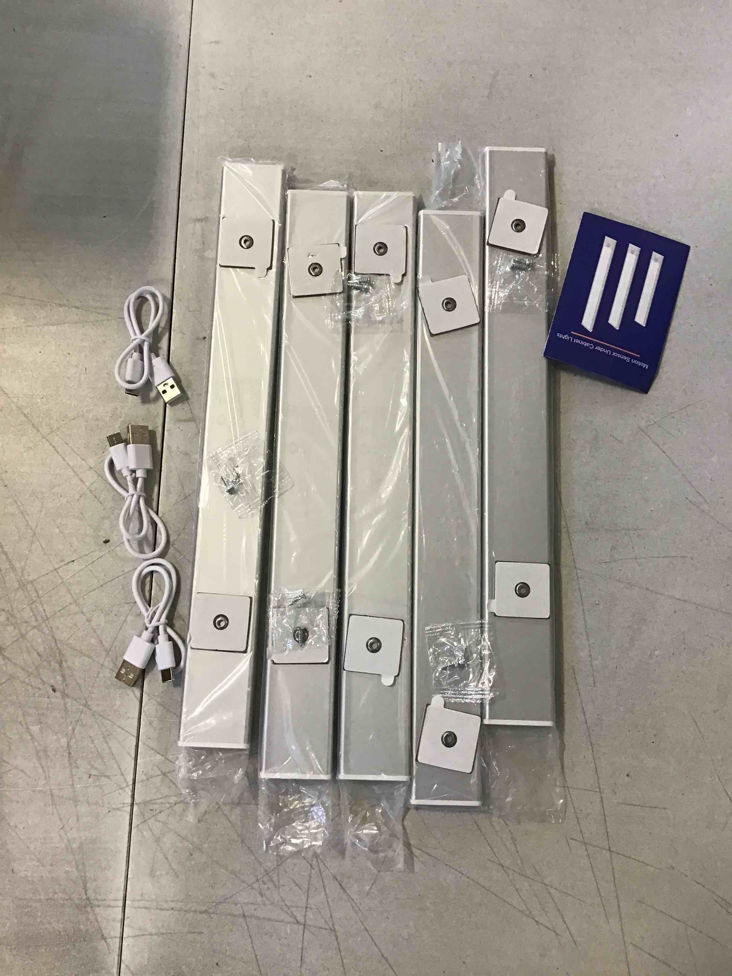 https://s3.amazonaws.com/lotting-images-prod/bidfta/PPE2036832_1744137835453.jpeg