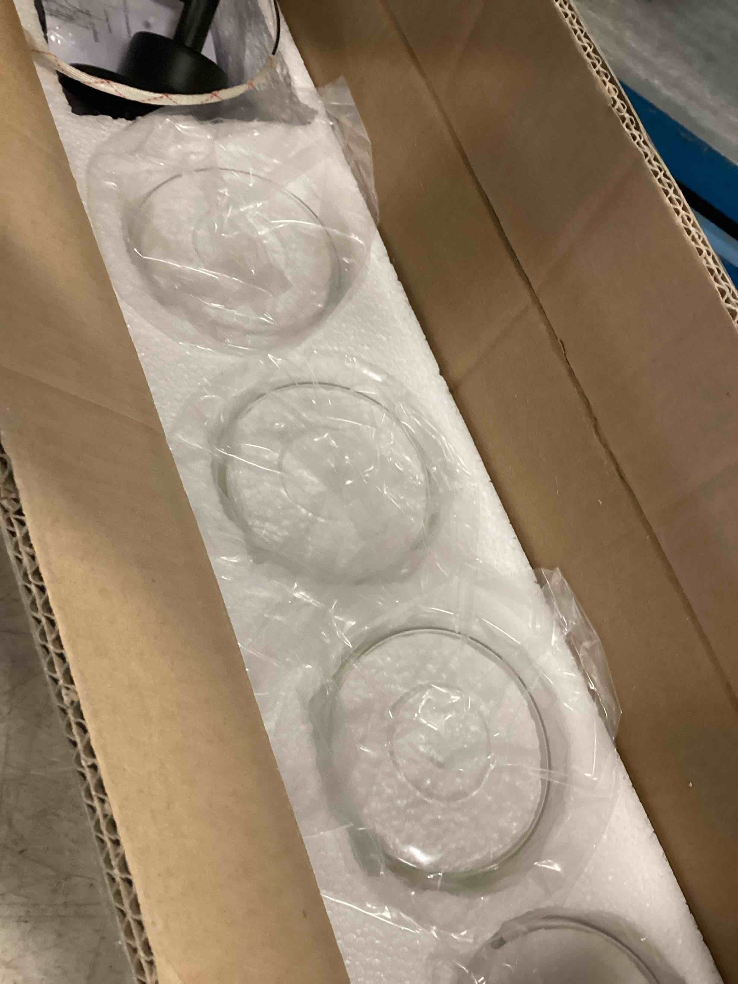 https://s3.amazonaws.com/lotting-images-prod/bidfta/PPE2047950_1744037237766.jpeg