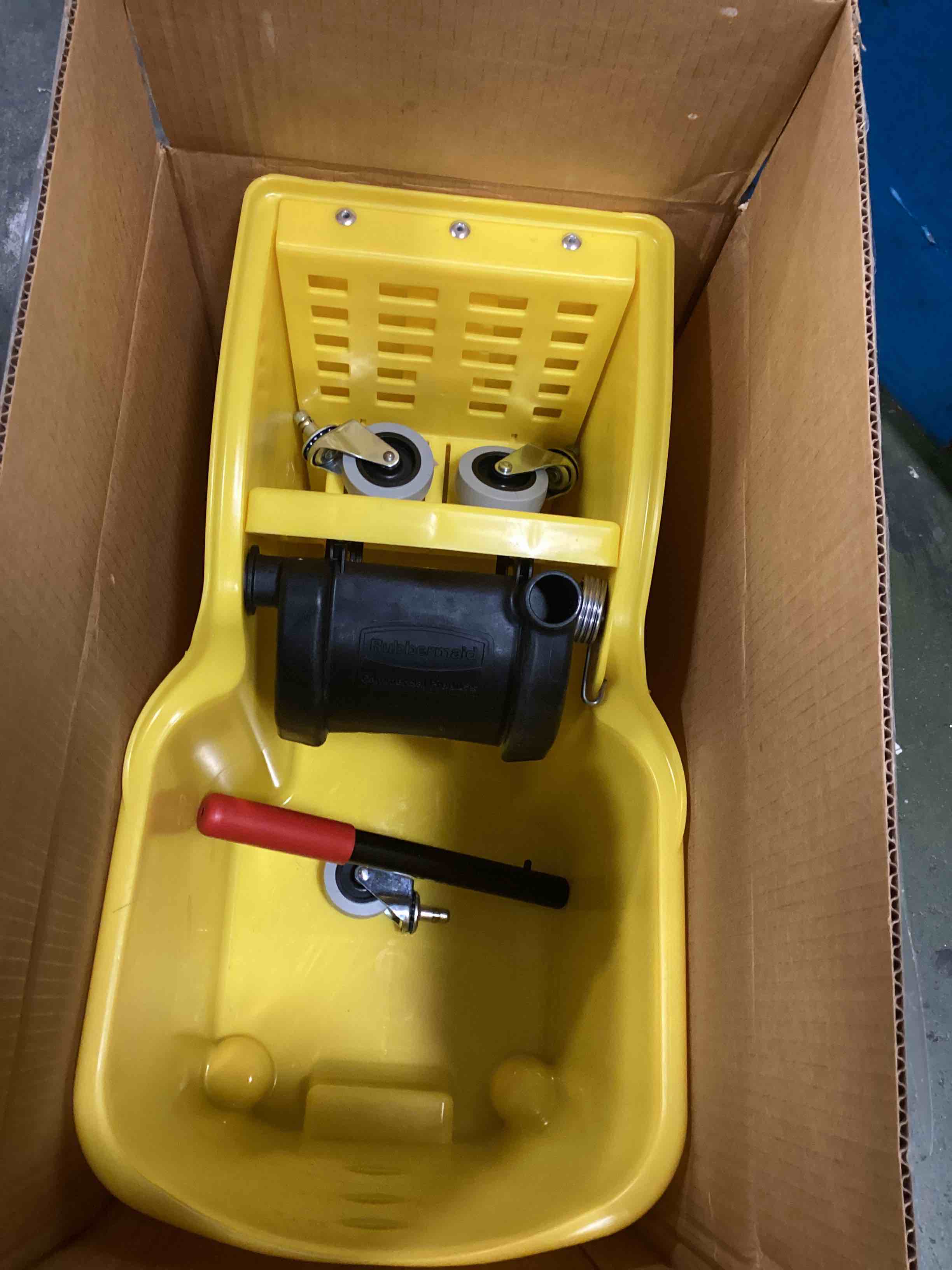 https://s3.amazonaws.com/lotting-images-prod/bidfta/PPE2049220_1745239844170.jpeg
