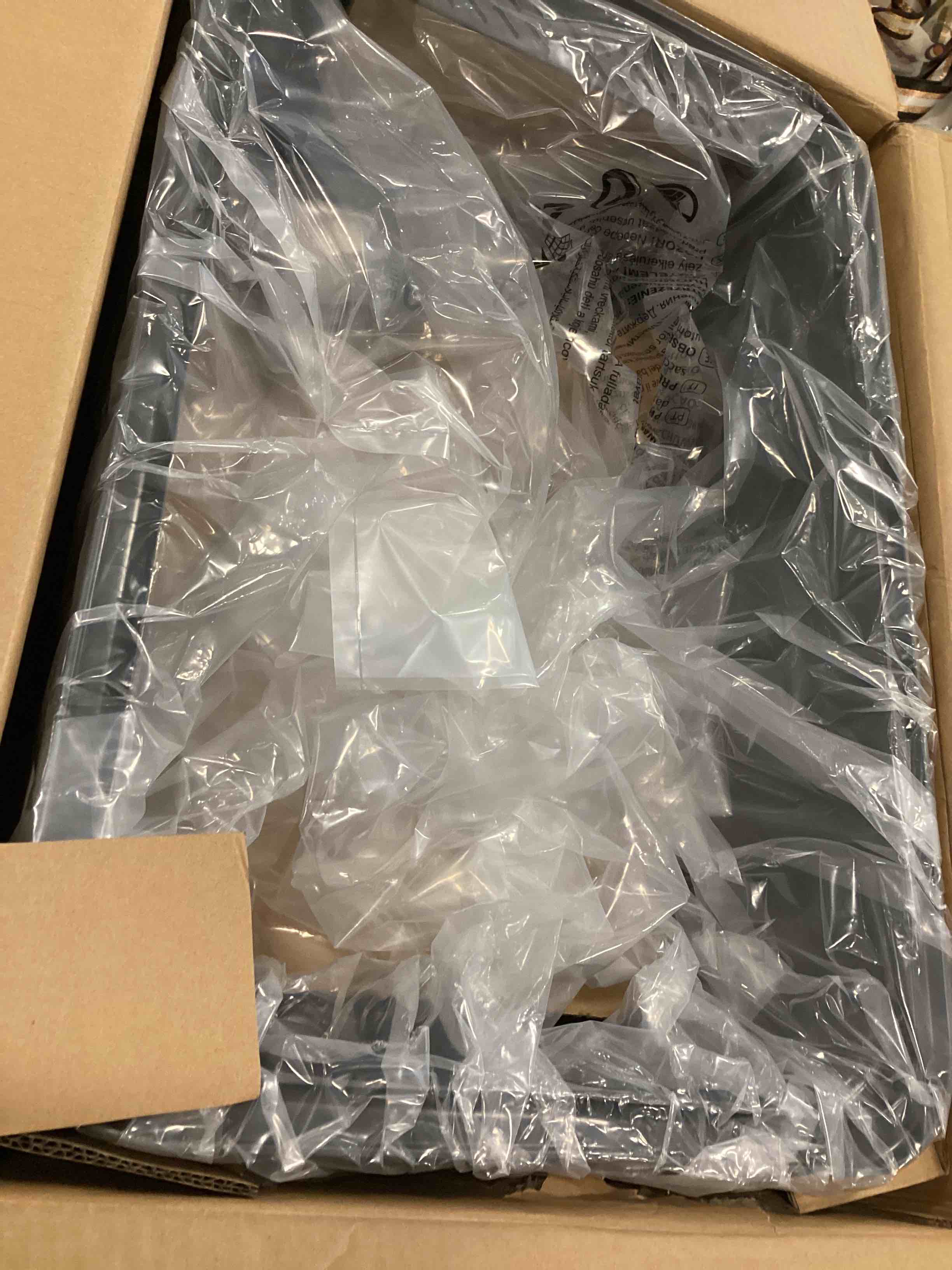 https://s3.amazonaws.com/lotting-images-prod/bidfta/PPE2049225_1745240579704.jpeg