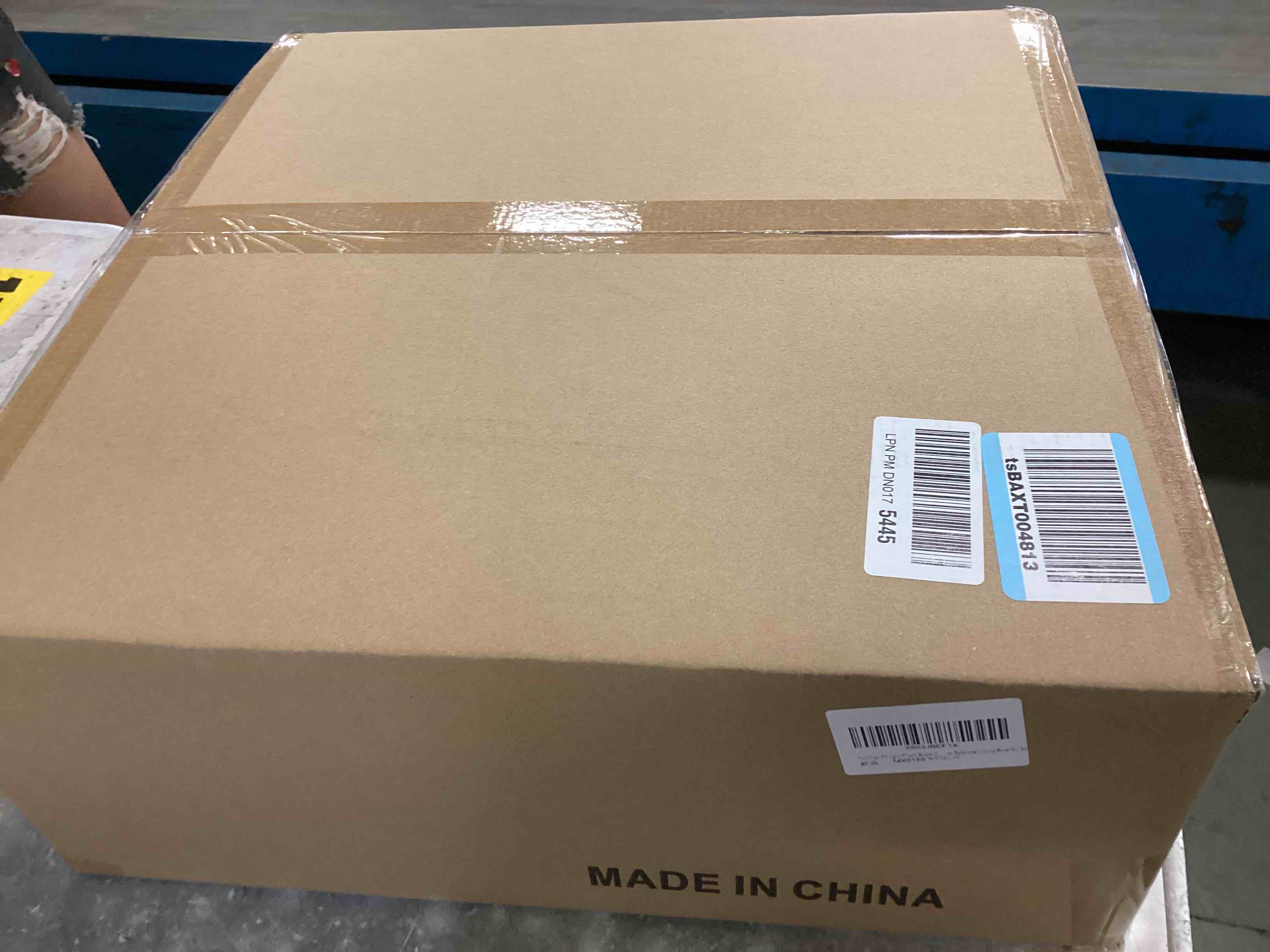 https://s3.amazonaws.com/lotting-images-prod/bidfta/PPE2049299_1745257596642.jpeg