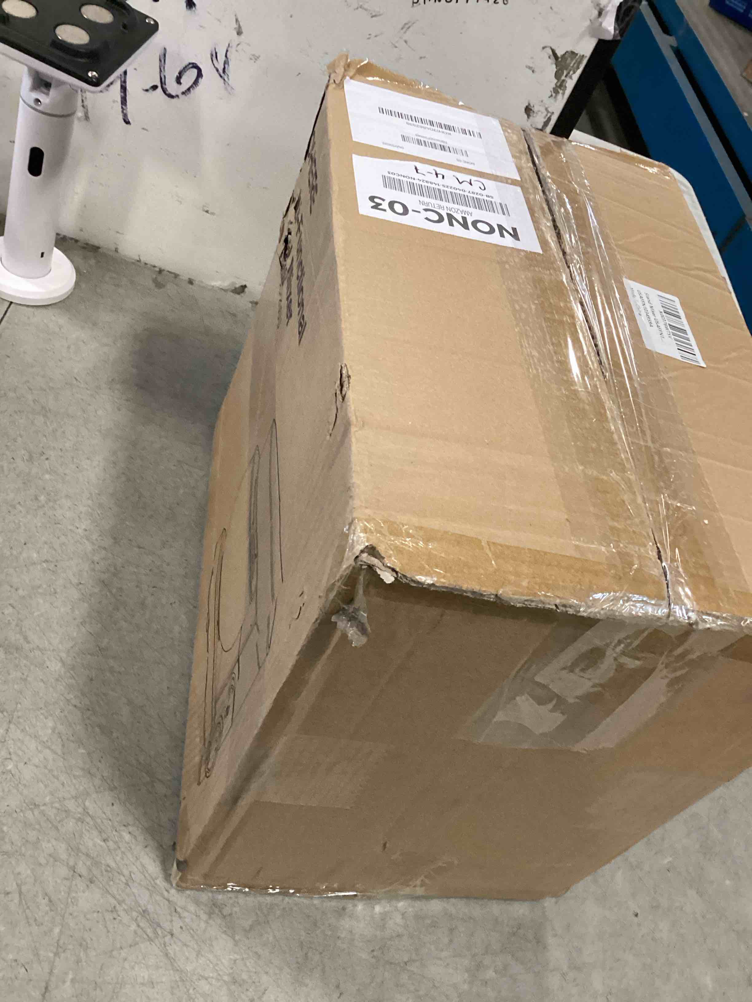 https://s3.amazonaws.com/lotting-images-prod/bidfta/PPE2049792_1745415031643.jpeg