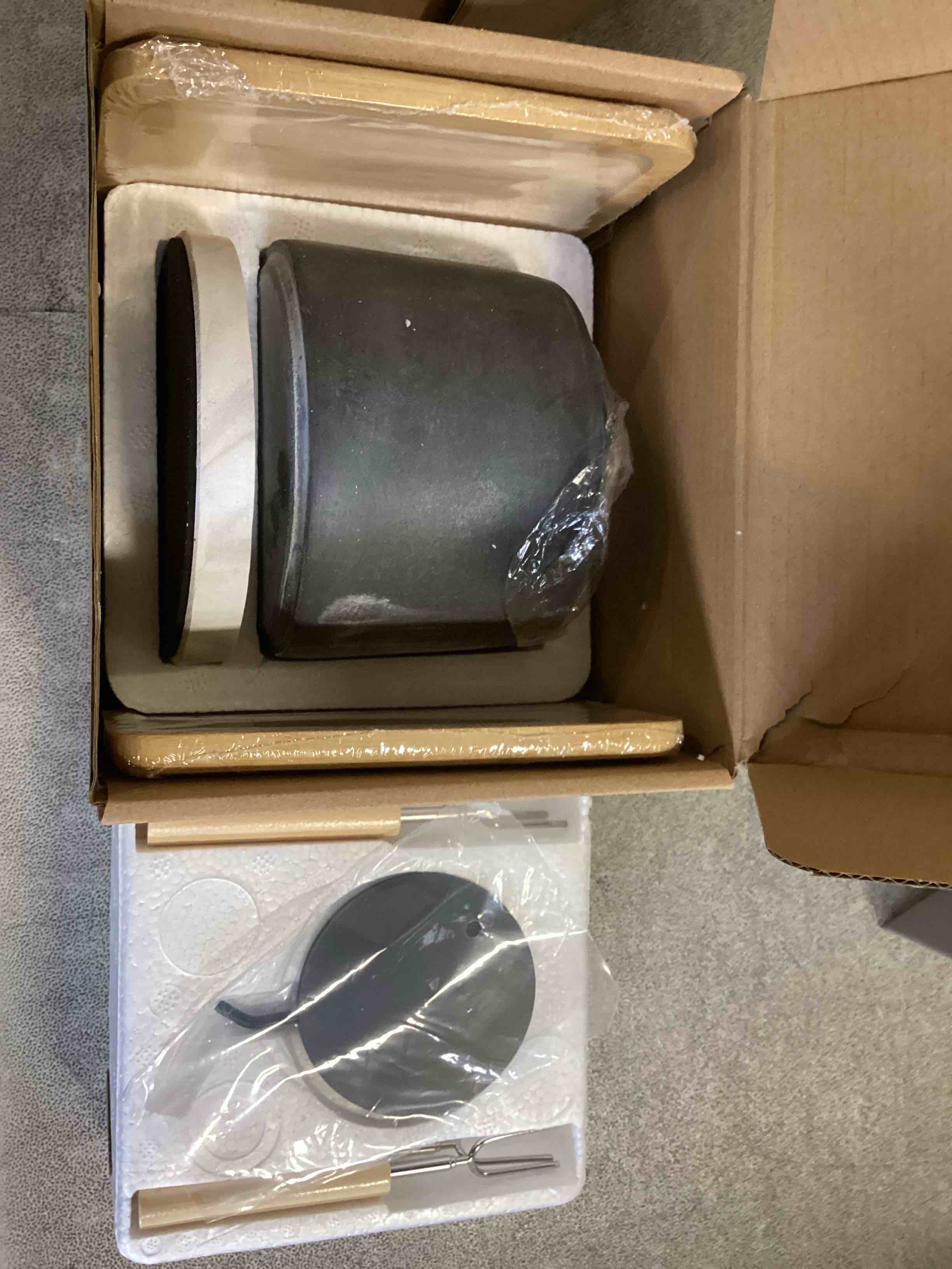 https://s3.amazonaws.com/lotting-images-prod/bidfta/PPE2049904_1745845796871.jpeg