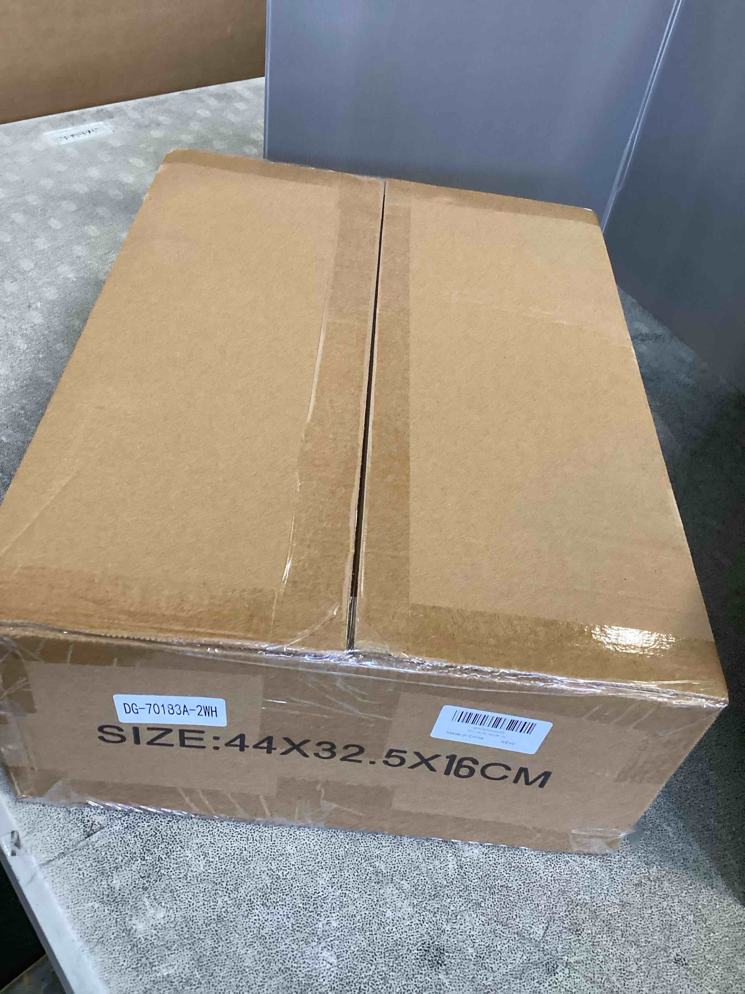 https://s3.amazonaws.com/lotting-images-prod/bidfta/PPE2049943_1745851994227.jpeg