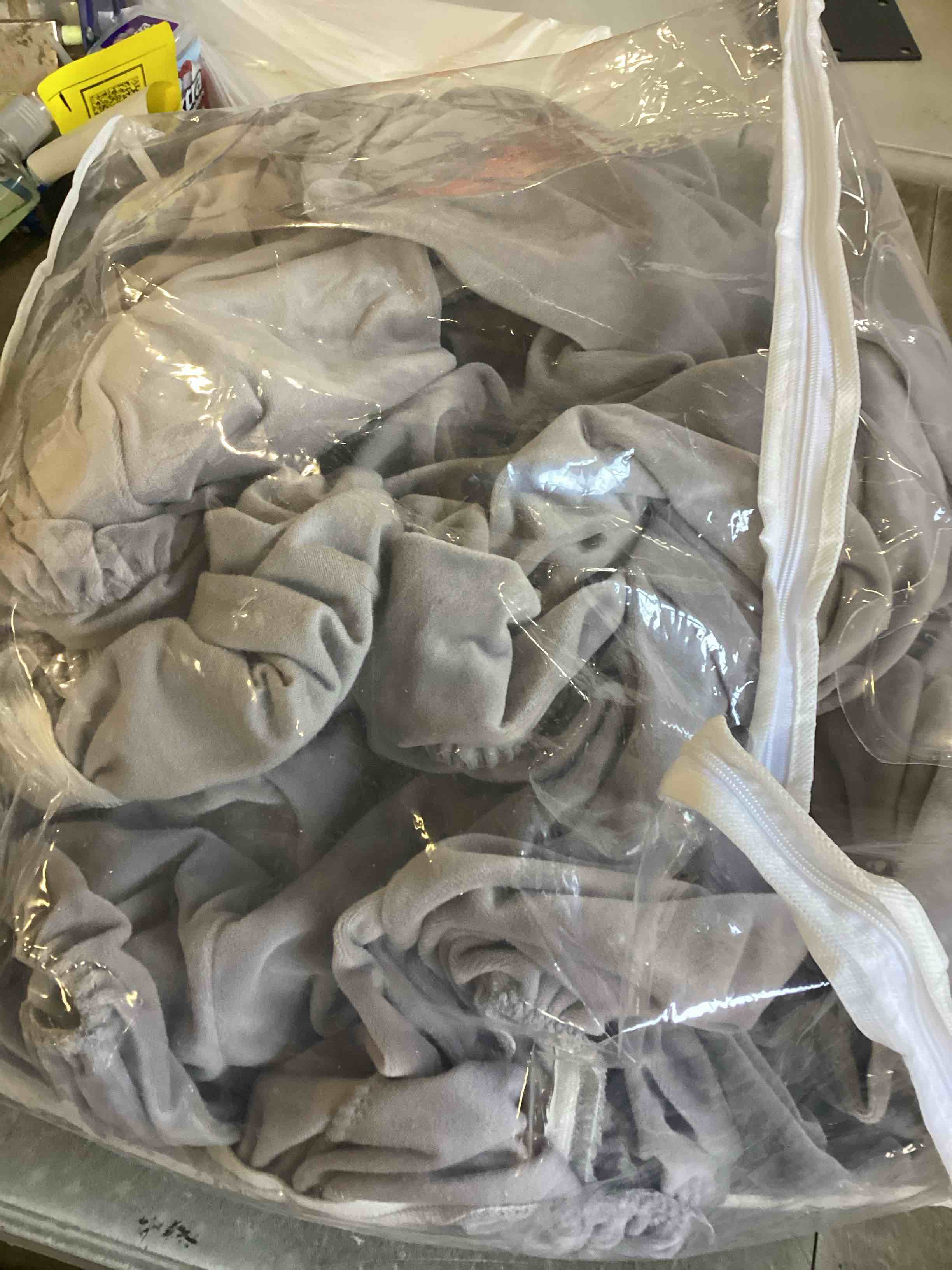 https://s3.amazonaws.com/lotting-images-prod/bidfta/PPE2050594_1744206296834.jpeg