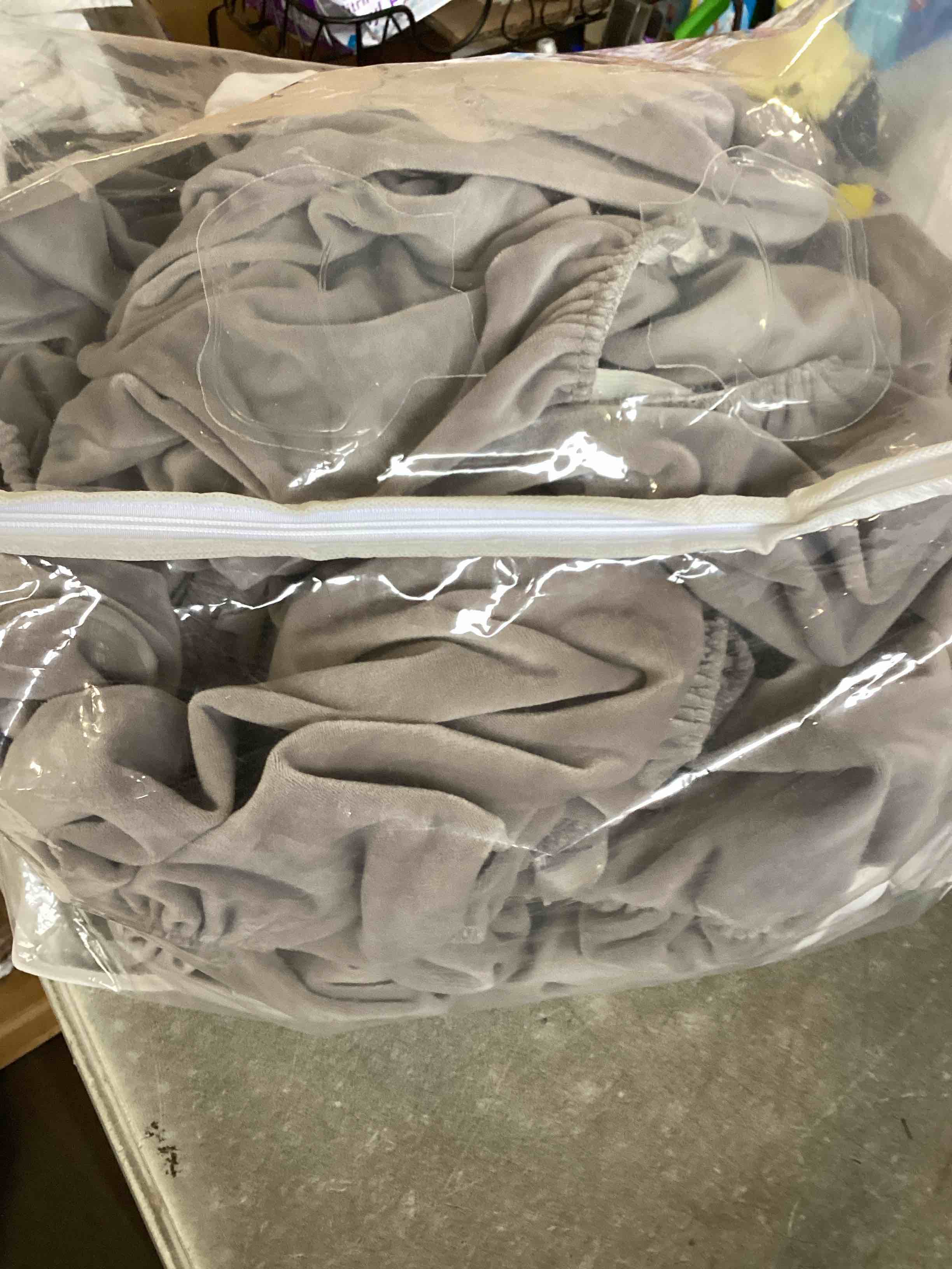 https://s3.amazonaws.com/lotting-images-prod/bidfta/PPE2050594_1744206717754.jpeg