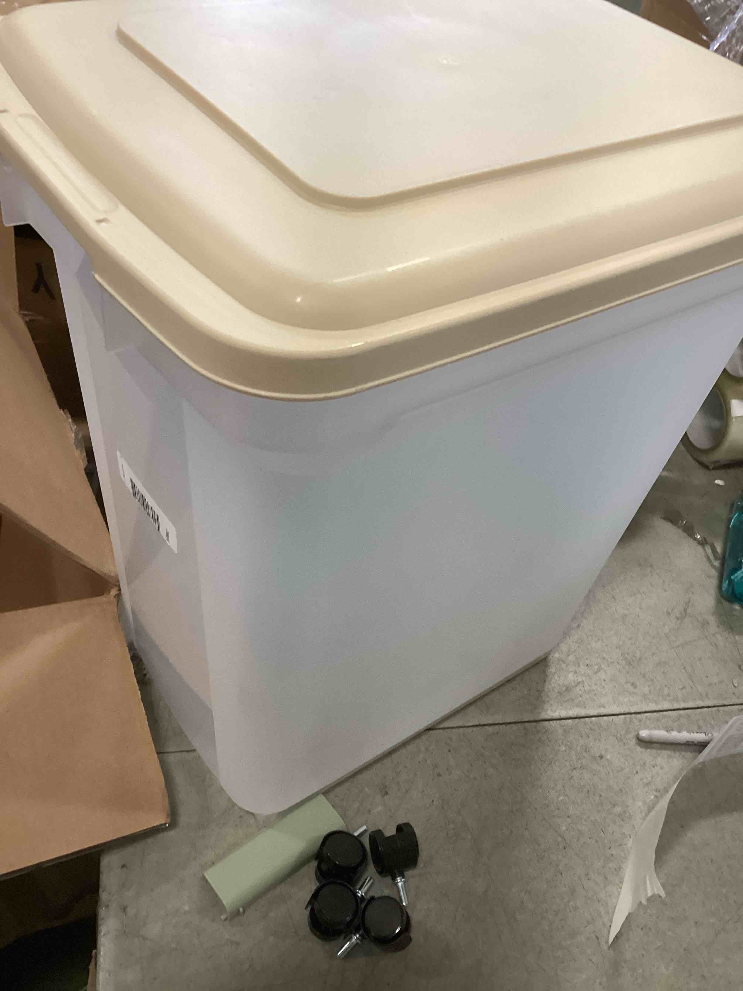 https://s3.amazonaws.com/lotting-images-prod/bidfta/PPE2051118_1744810615659.jpeg