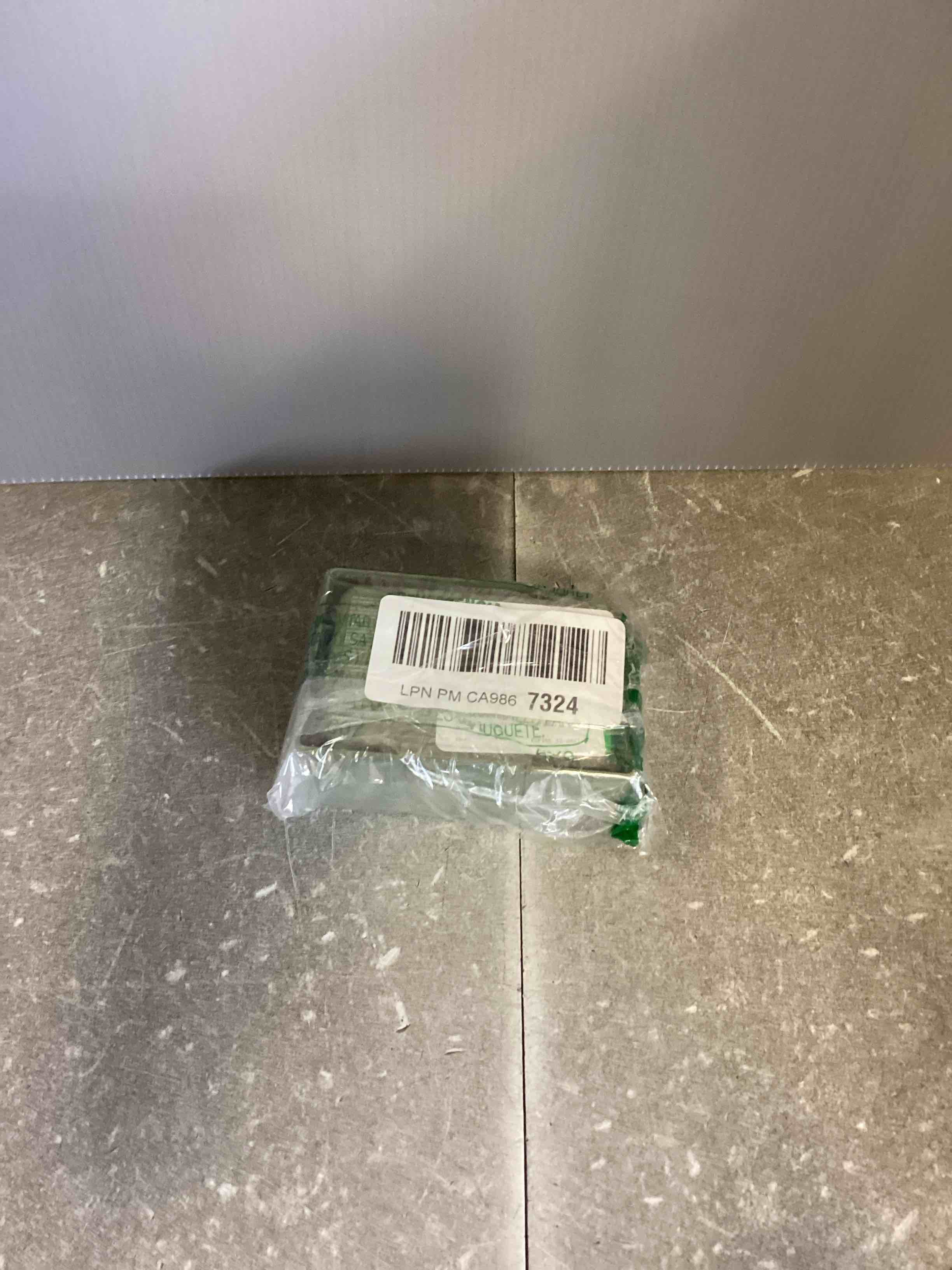 https://s3.amazonaws.com/lotting-images-prod/bidfta/PPE2051233_1744893850466.jpeg