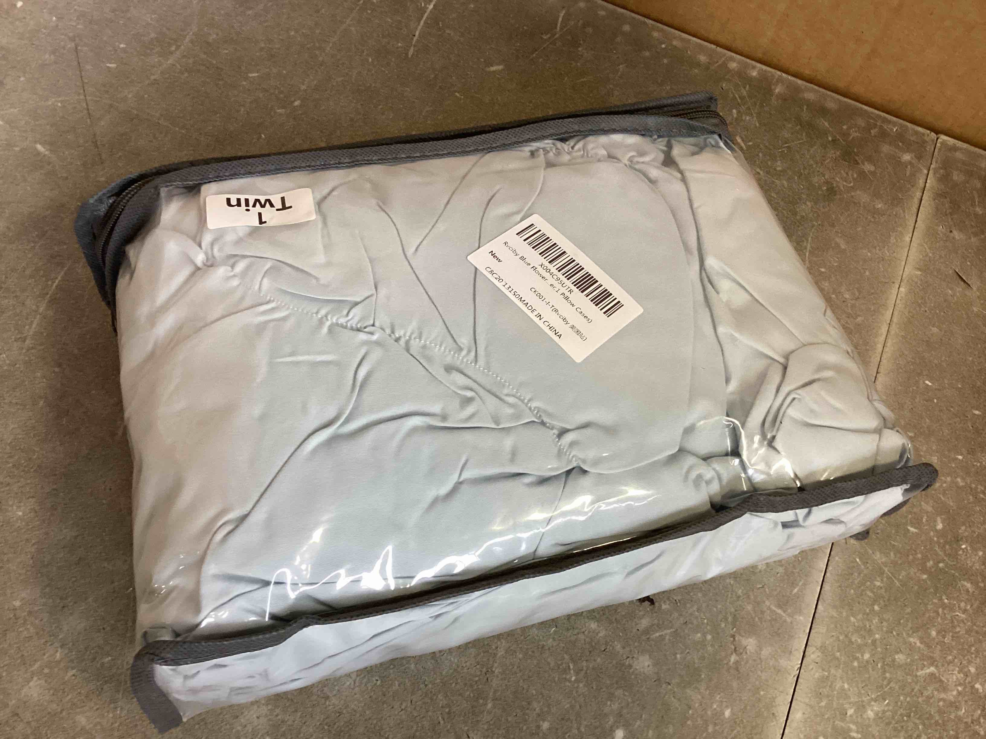 https://s3.amazonaws.com/lotting-images-prod/bidfta/PPE2052499_1745612121394.jpeg