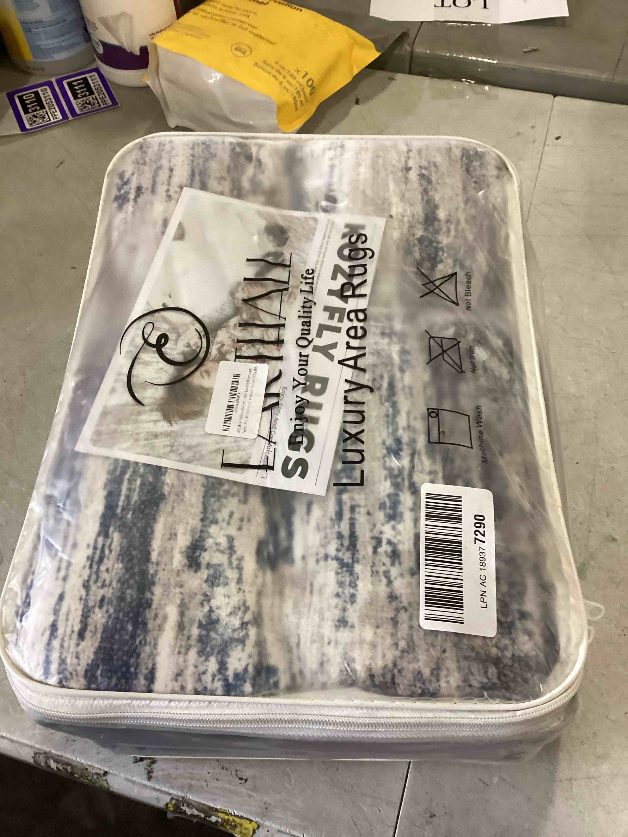https://s3.amazonaws.com/lotting-images-prod/bidfta/PPE2053131_1743612800182.jpeg