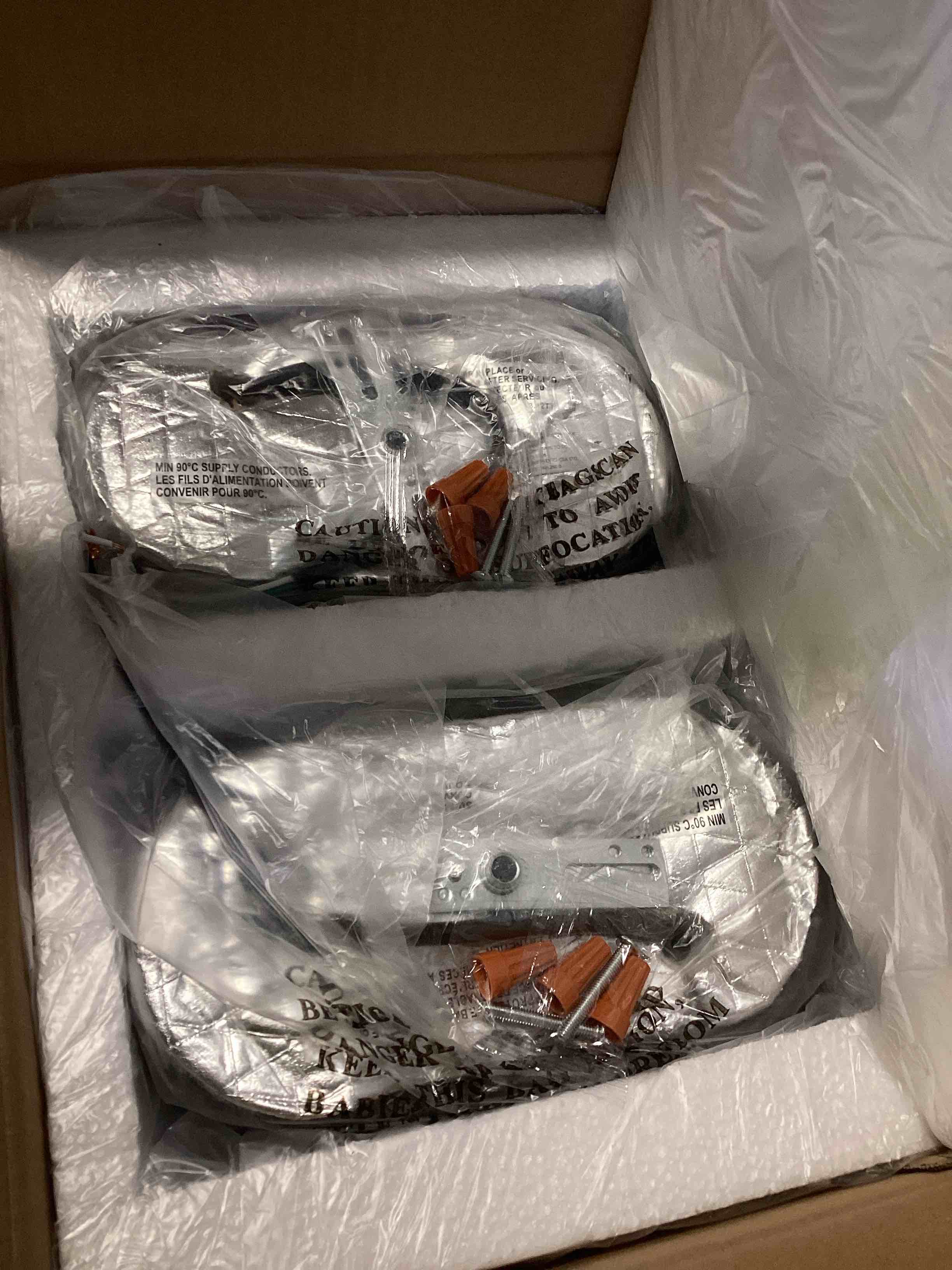 https://s3.amazonaws.com/lotting-images-prod/bidfta/PPE2055453_1745005655762.jpeg