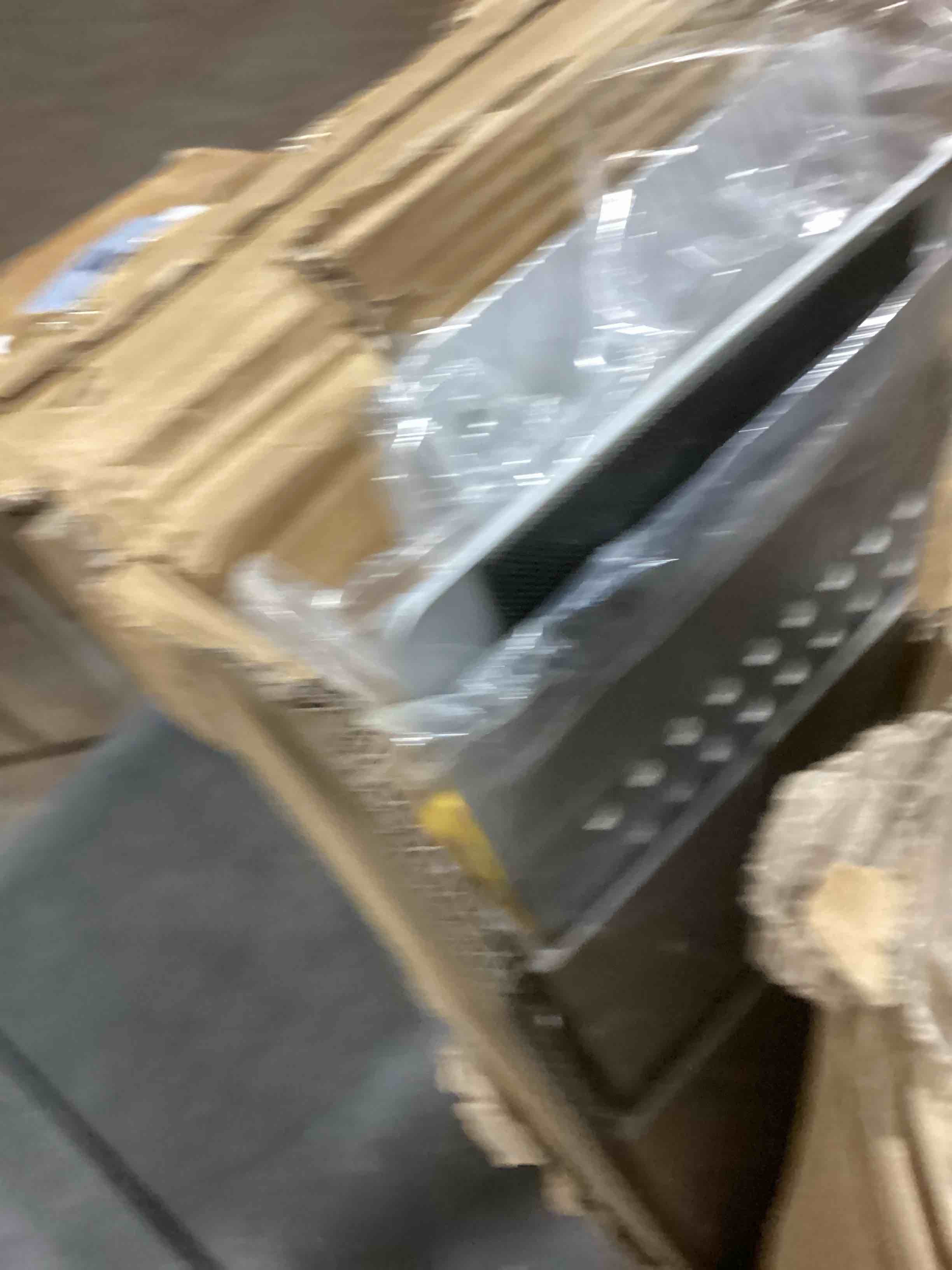 https://s3.amazonaws.com/lotting-images-prod/bidfta/PPE2056491_1738333314106.jpeg