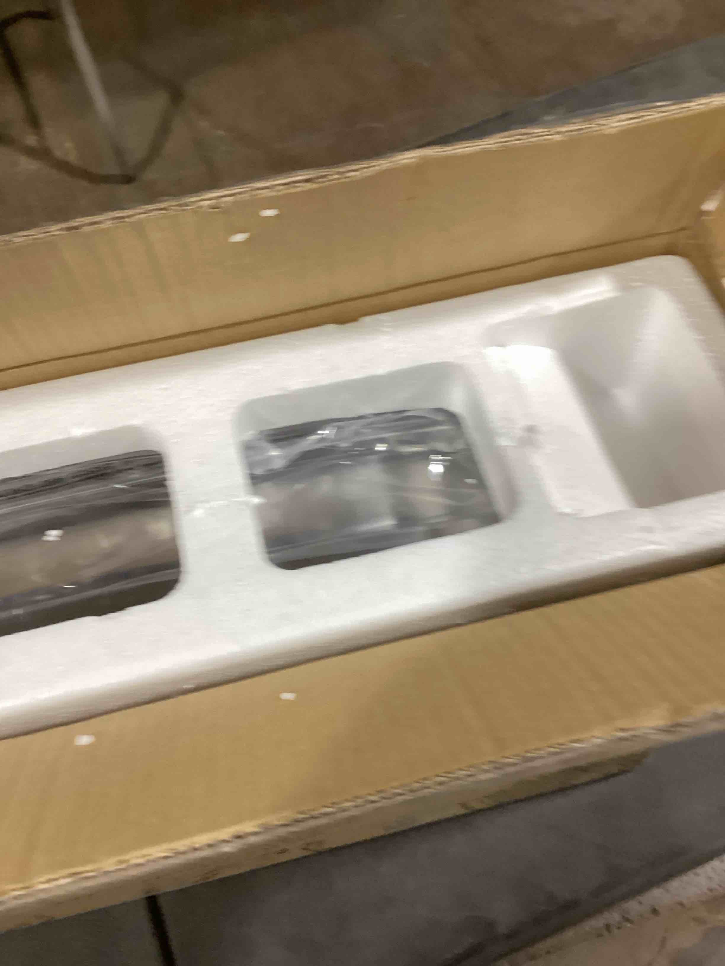 https://s3.amazonaws.com/lotting-images-prod/bidfta/PPE2056622_1738758896033.jpeg