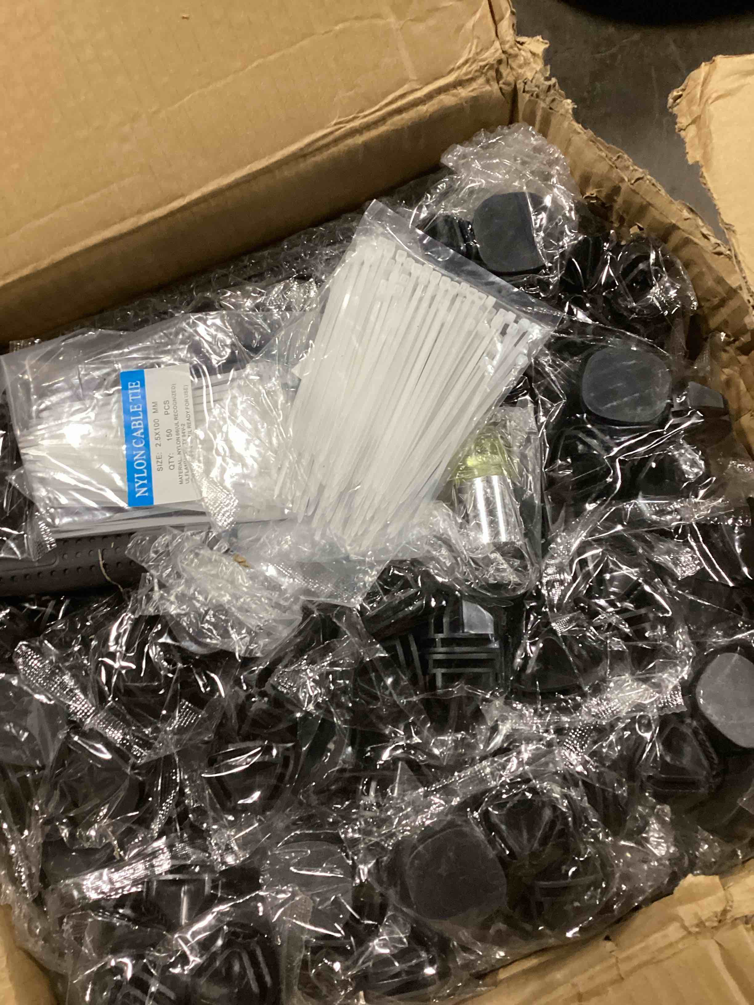 https://s3.amazonaws.com/lotting-images-prod/bidfta/PPE2058231_1741013194213.jpeg