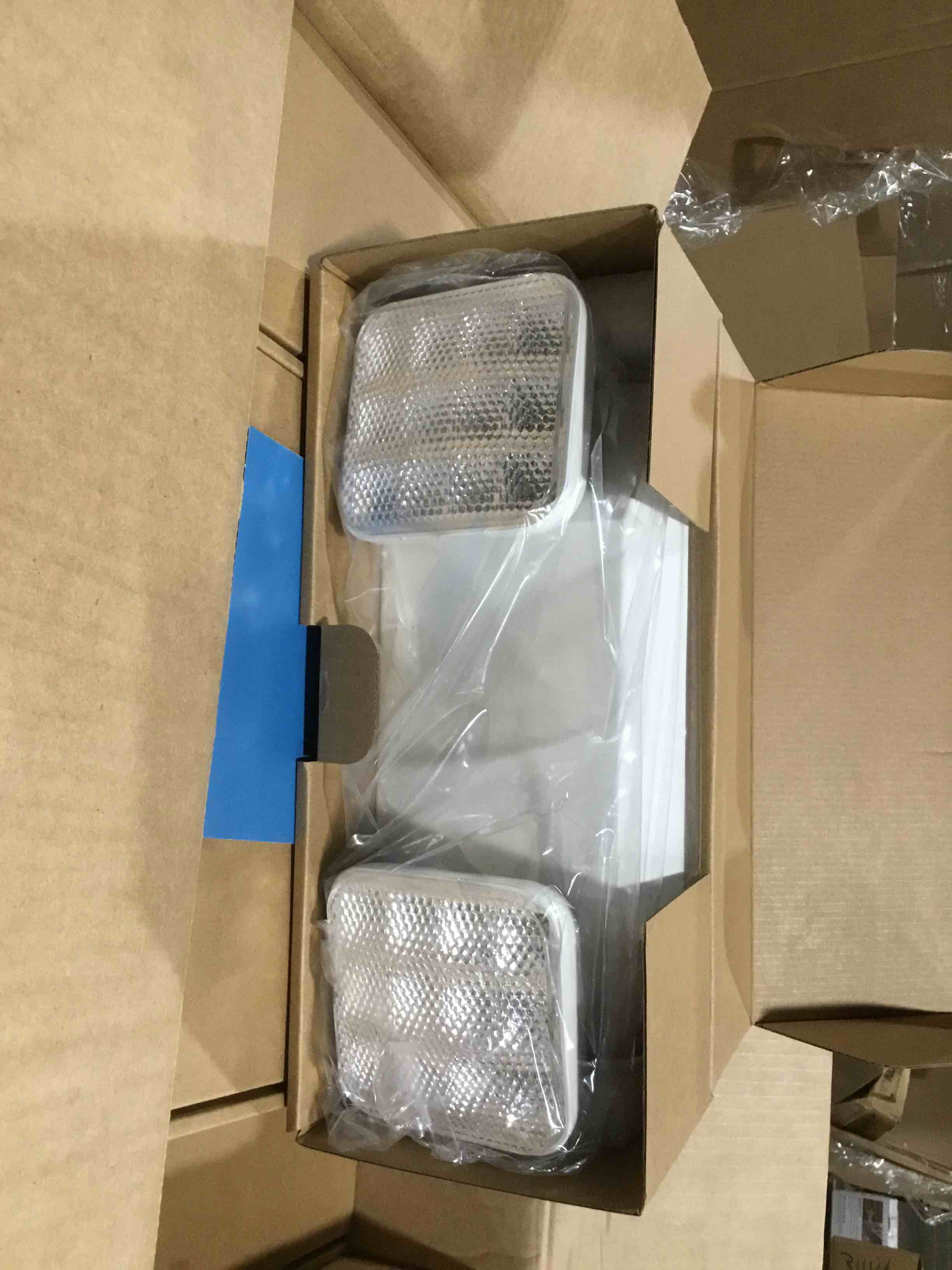 https://s3.amazonaws.com/lotting-images-prod/bidfta/PPE2058341_1741095761815.jpeg