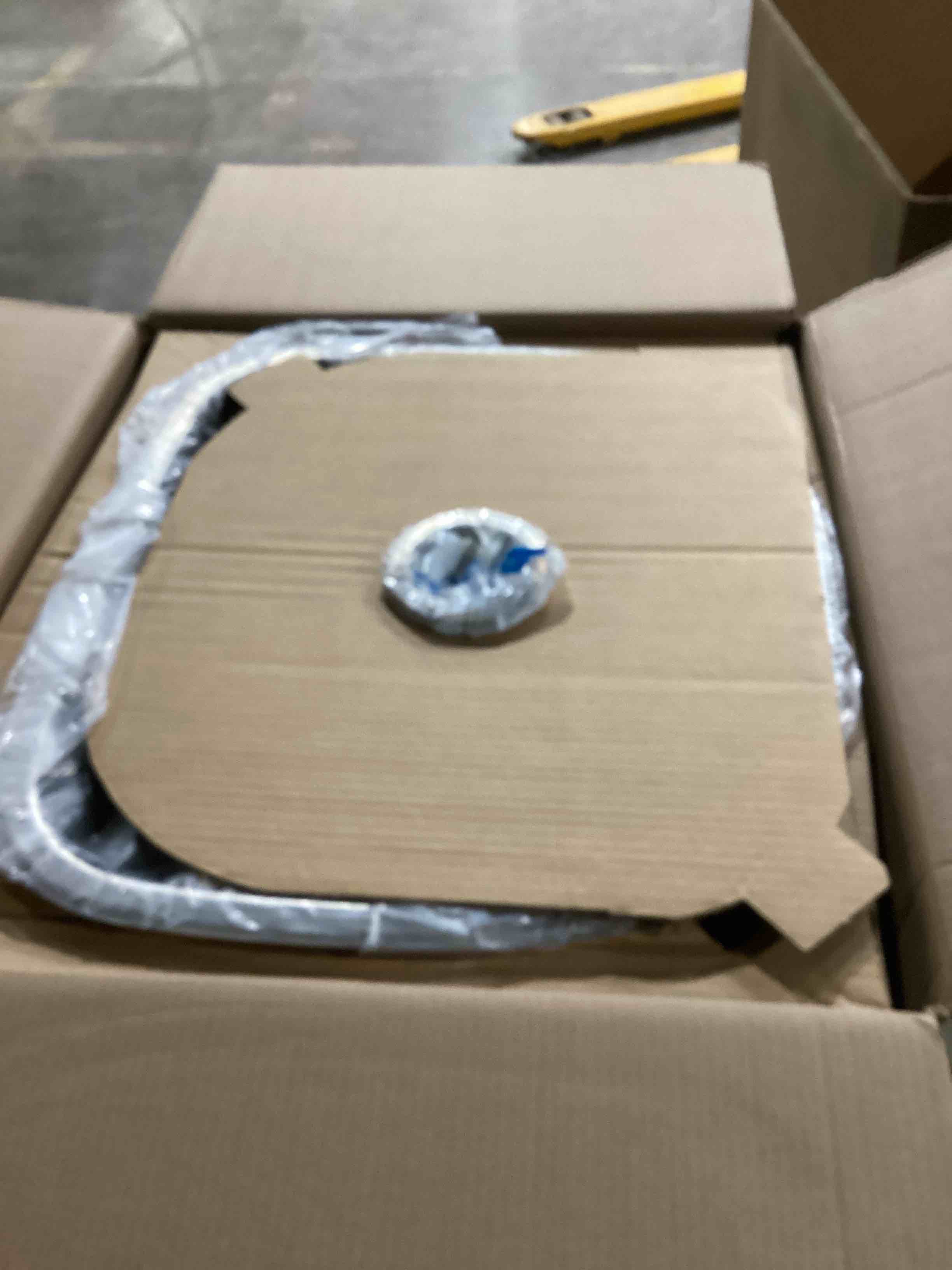 https://s3.amazonaws.com/lotting-images-prod/bidfta/PPE2061321_1741021968477.jpeg
