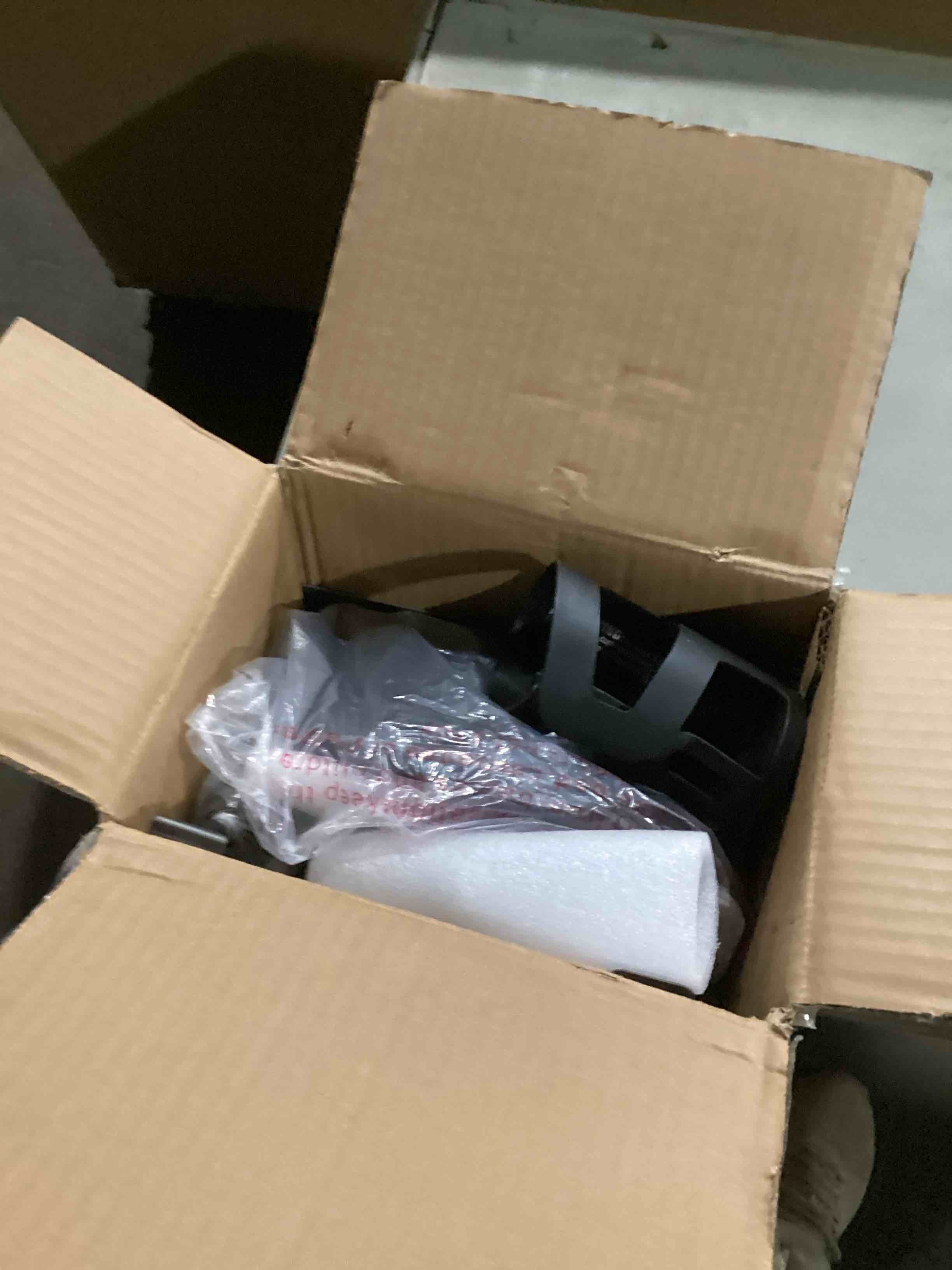 https://s3.amazonaws.com/lotting-images-prod/bidfta/PPE2061403_1741031411216.jpeg