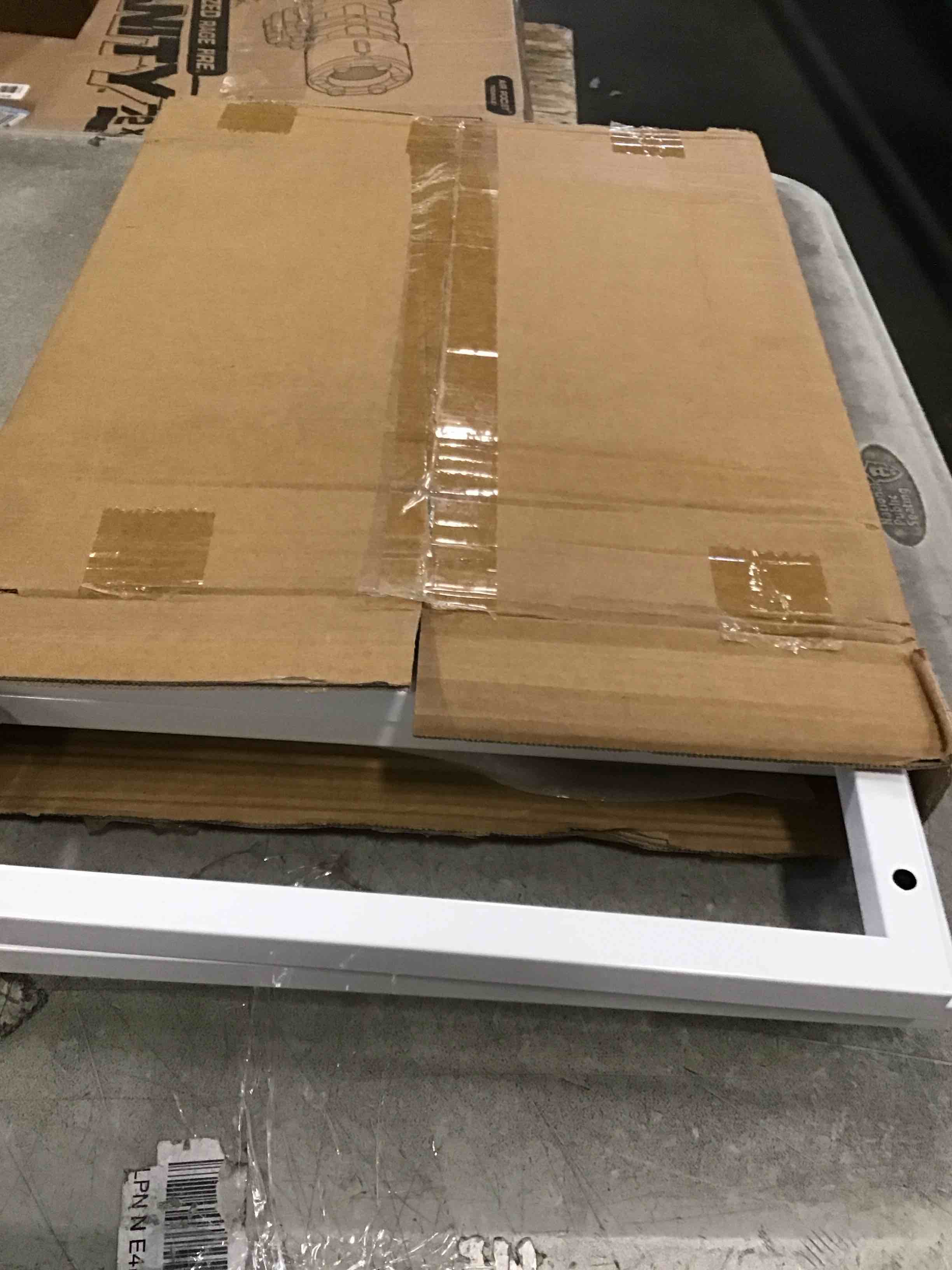 https://s3.amazonaws.com/lotting-images-prod/bidfta/PPE2062693_1738947352980.jpeg