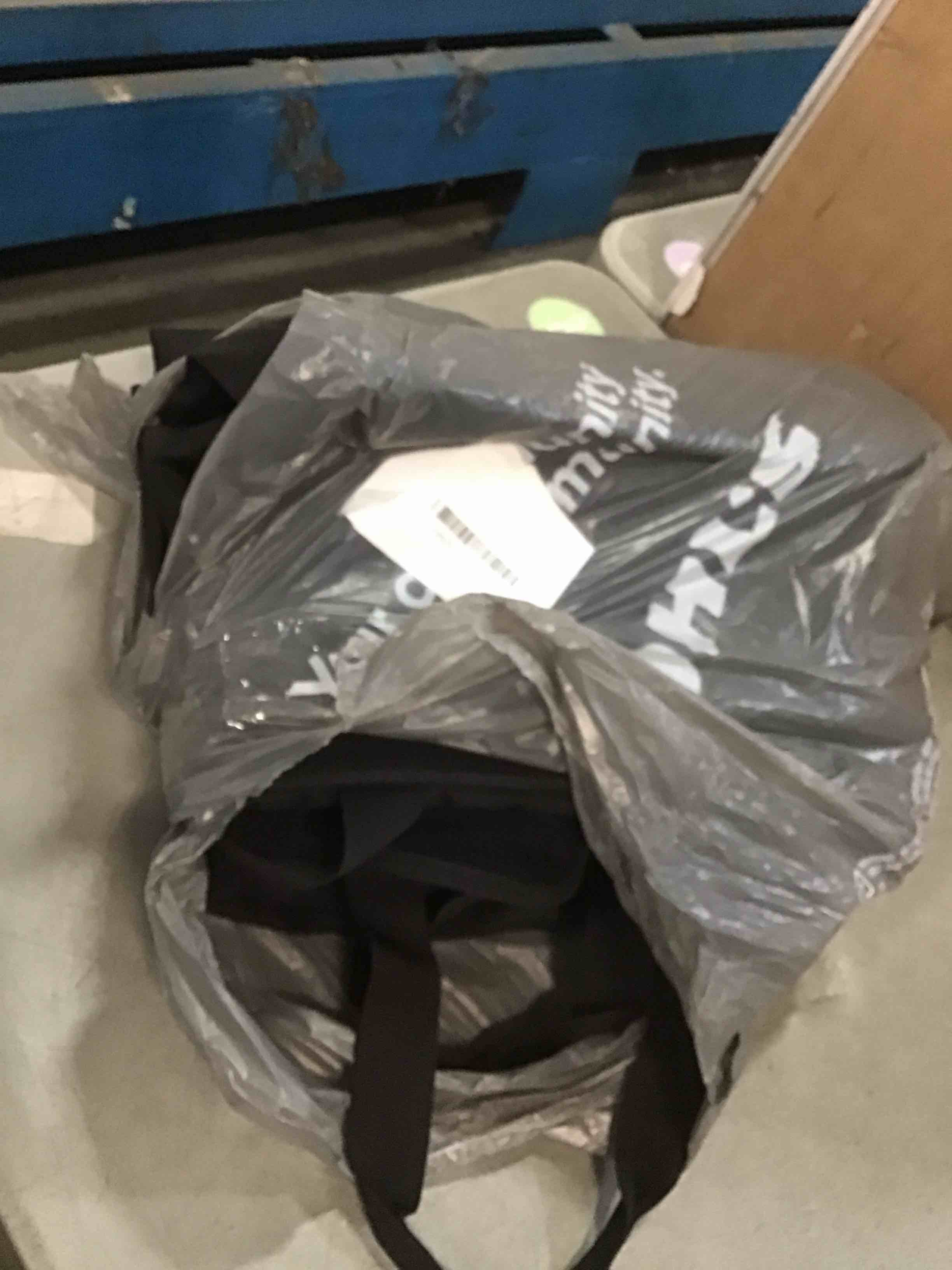 https://s3.amazonaws.com/lotting-images-prod/bidfta/PPE2063968_1739798470272.jpeg