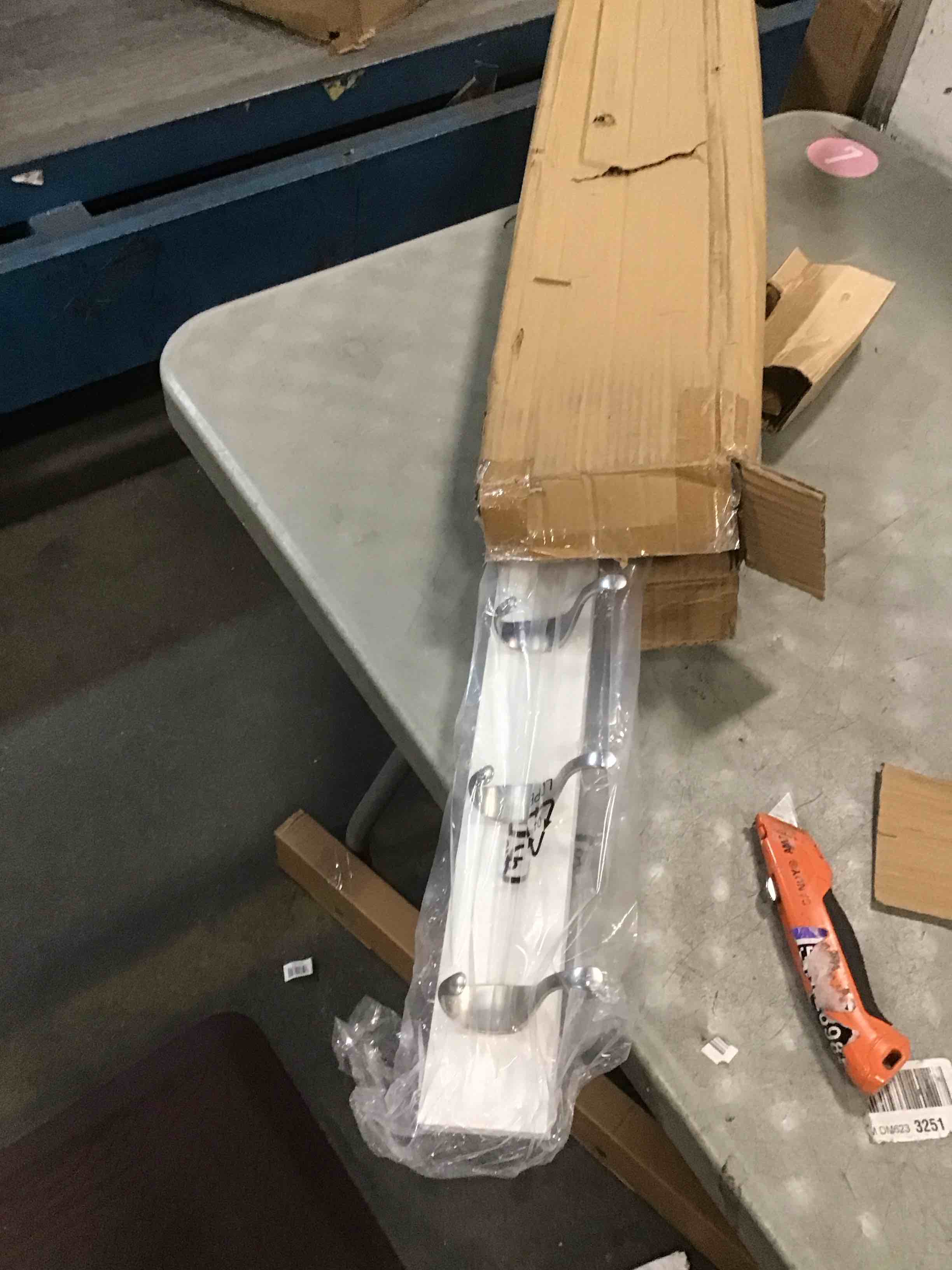 https://s3.amazonaws.com/lotting-images-prod/bidfta/PPE2064652_1740145631511.jpeg