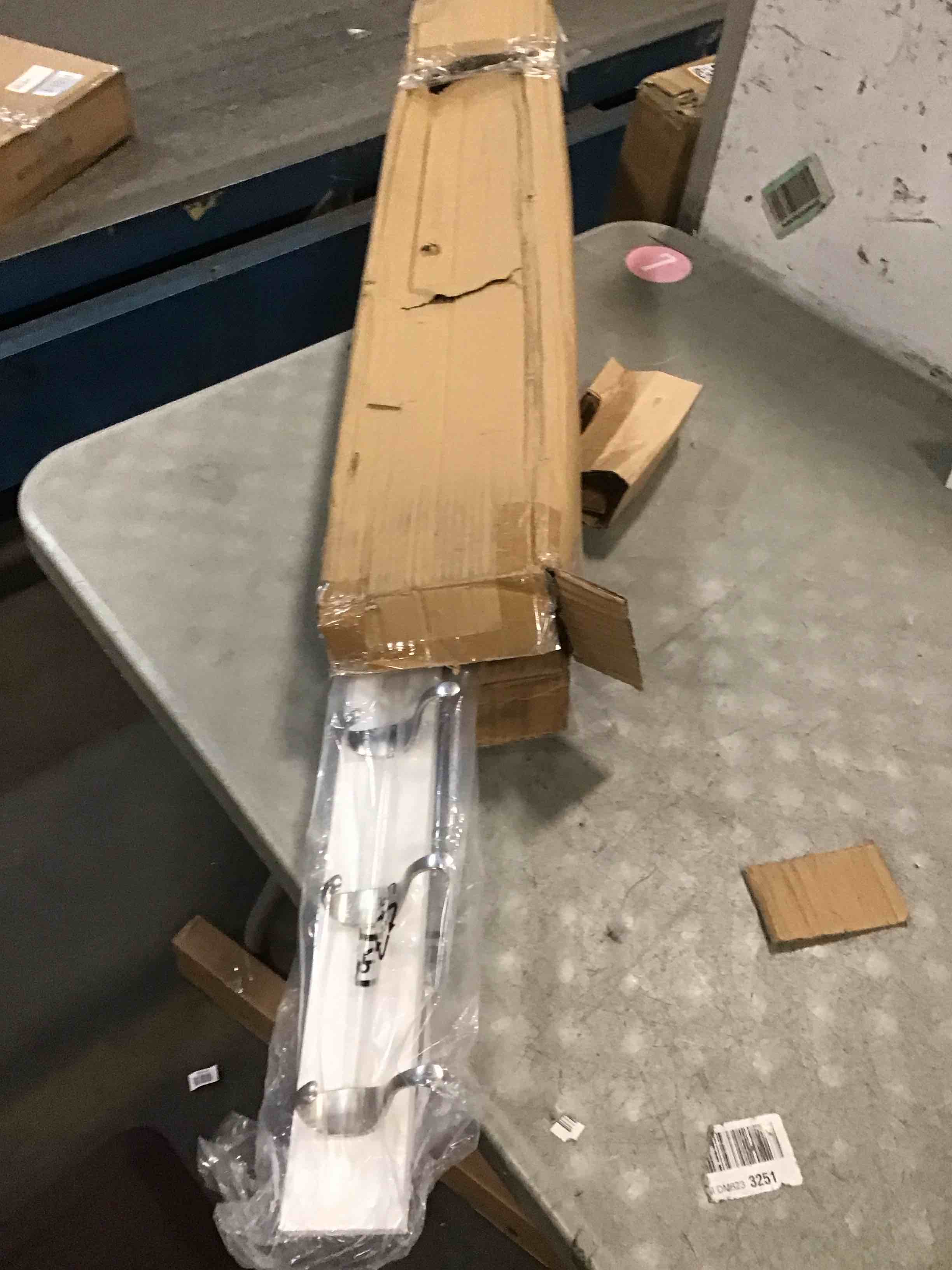 https://s3.amazonaws.com/lotting-images-prod/bidfta/PPE2064652_1740145634140.jpeg