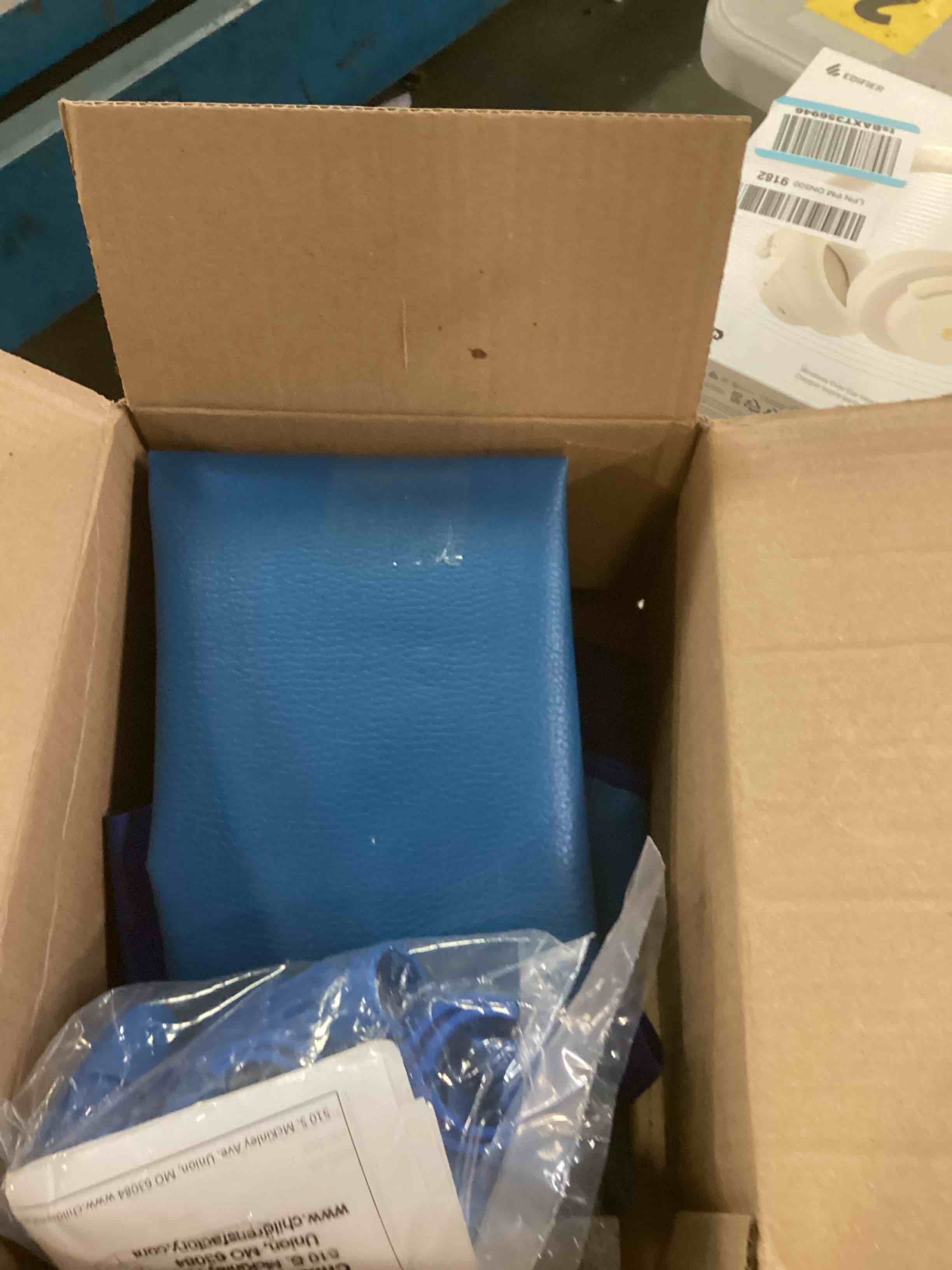 https://s3.amazonaws.com/lotting-images-prod/bidfta/PPE2065476_1740069244544.jpeg