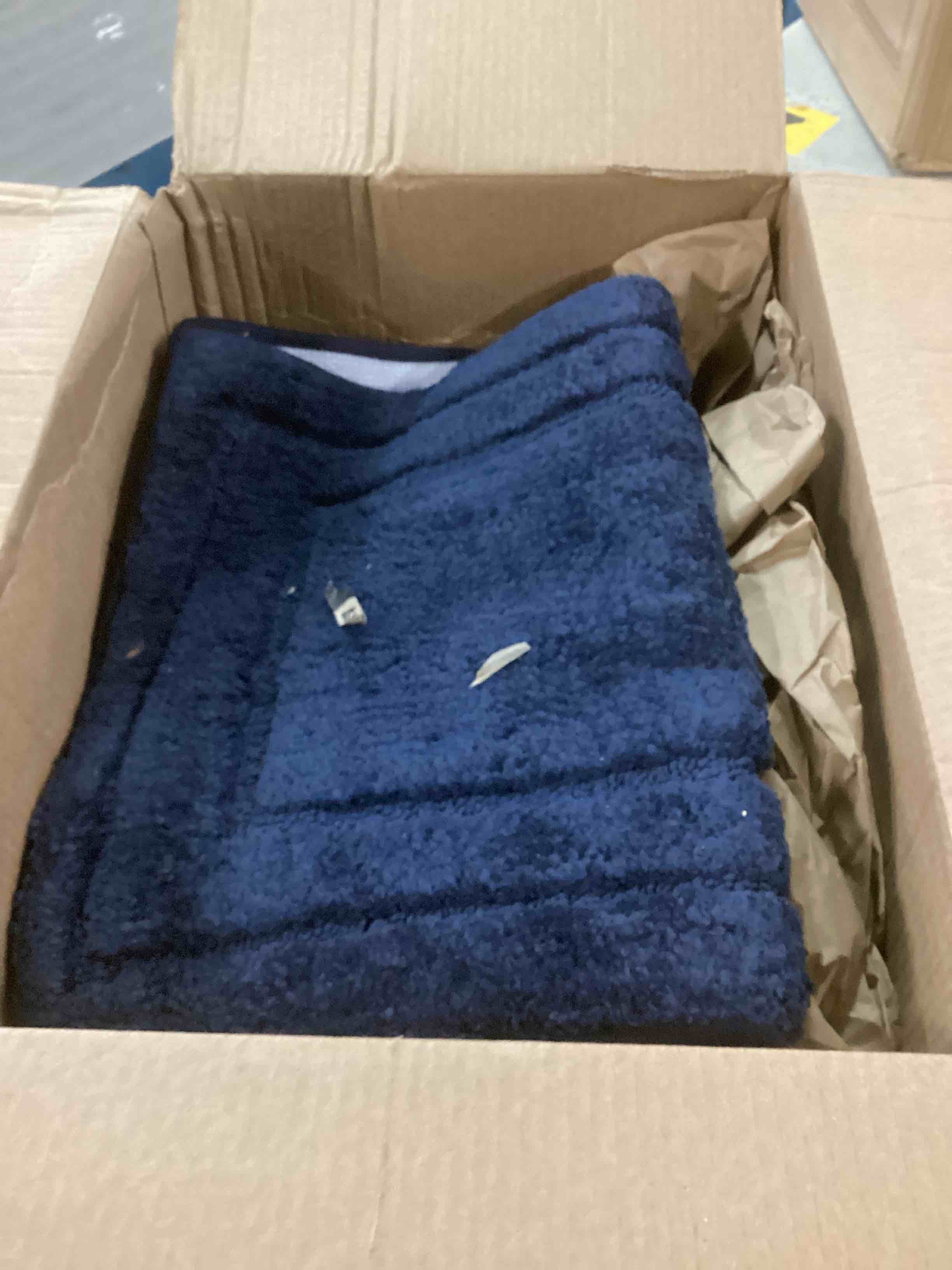 https://s3.amazonaws.com/lotting-images-prod/bidfta/PPE2065581_1740083238413.jpeg