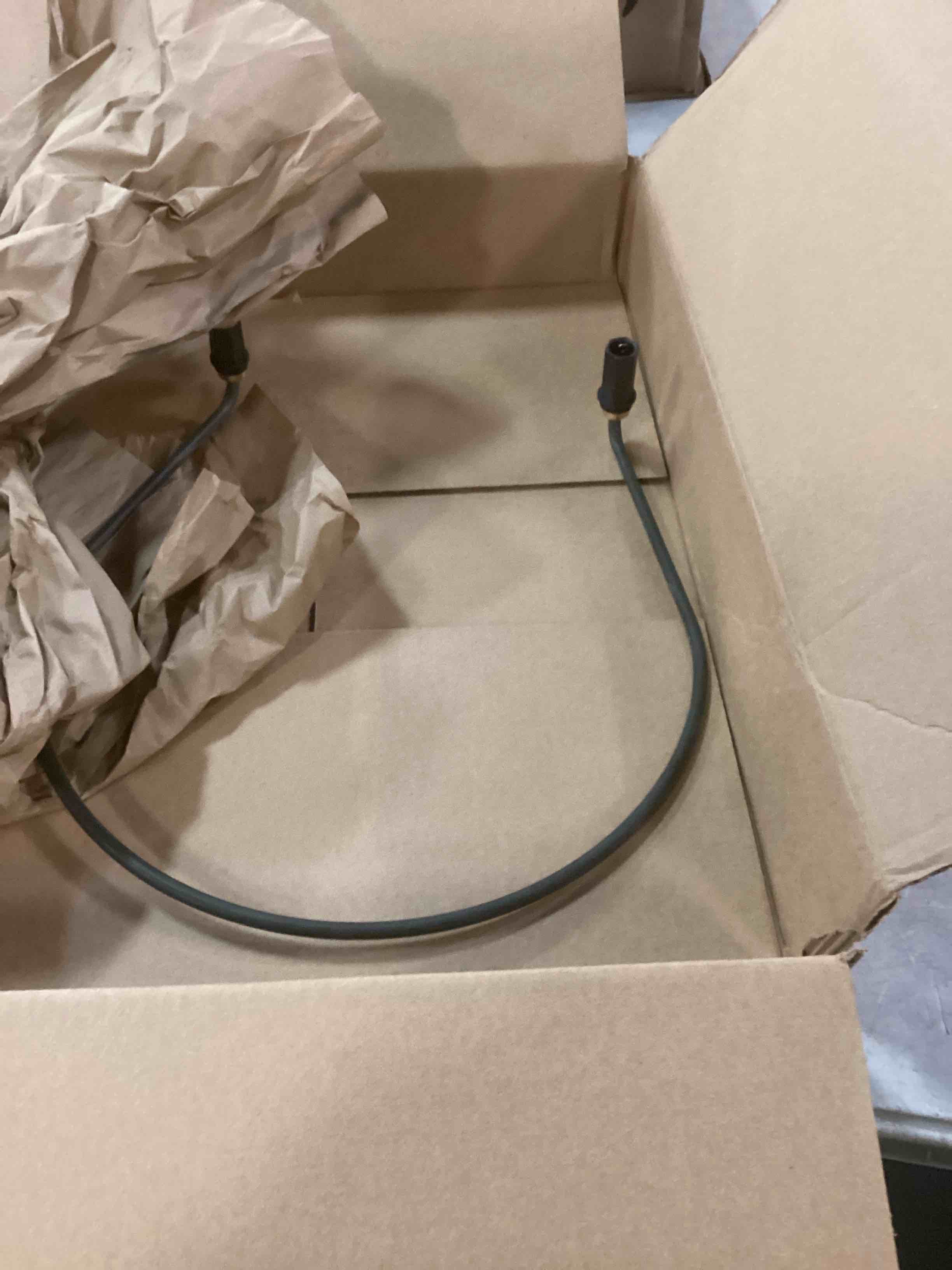 https://s3.amazonaws.com/lotting-images-prod/bidfta/PPE2065601_1740084662255.jpeg