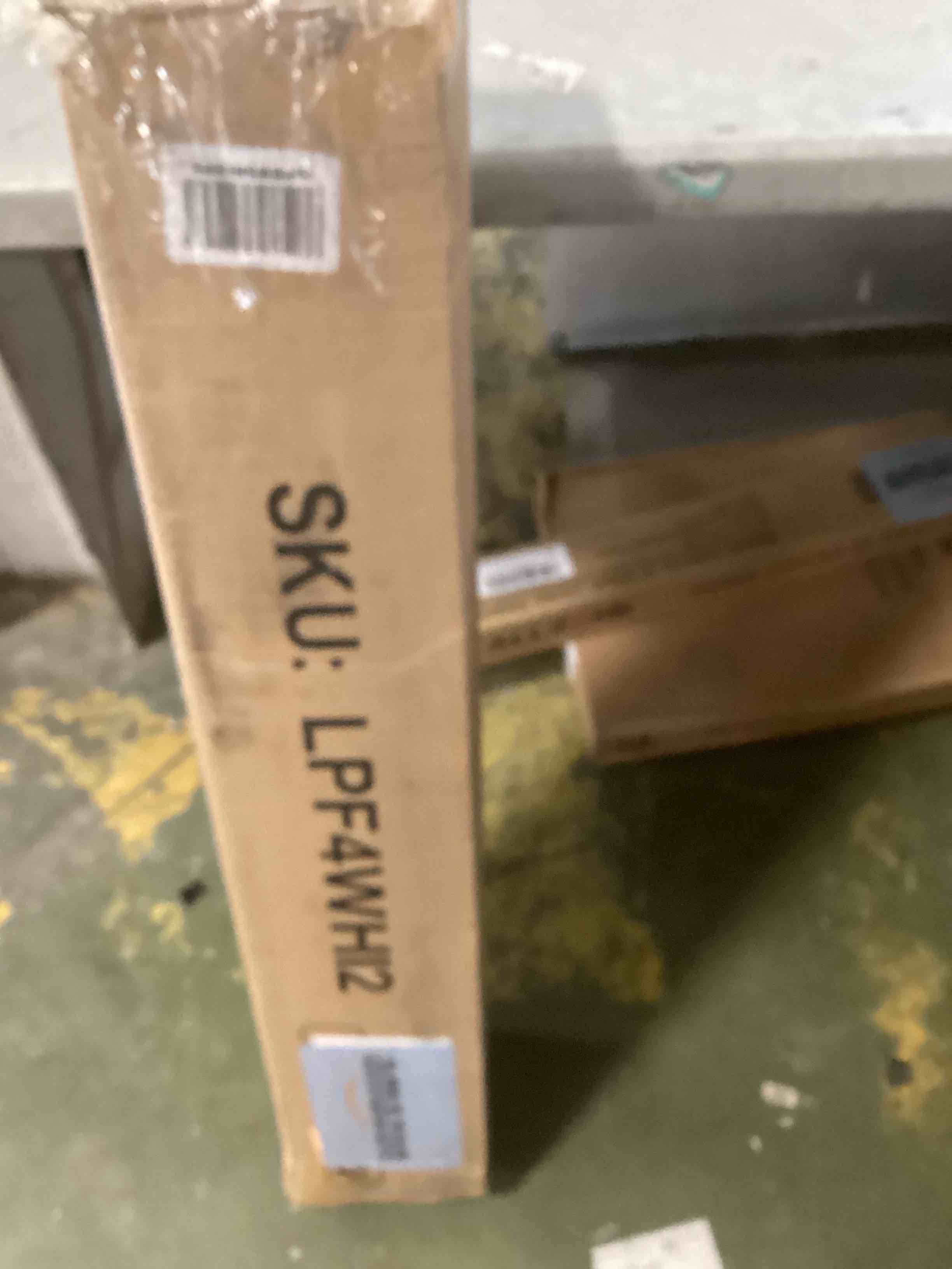 https://s3.amazonaws.com/lotting-images-prod/bidfta/PPE2065921_1740415038015.jpeg